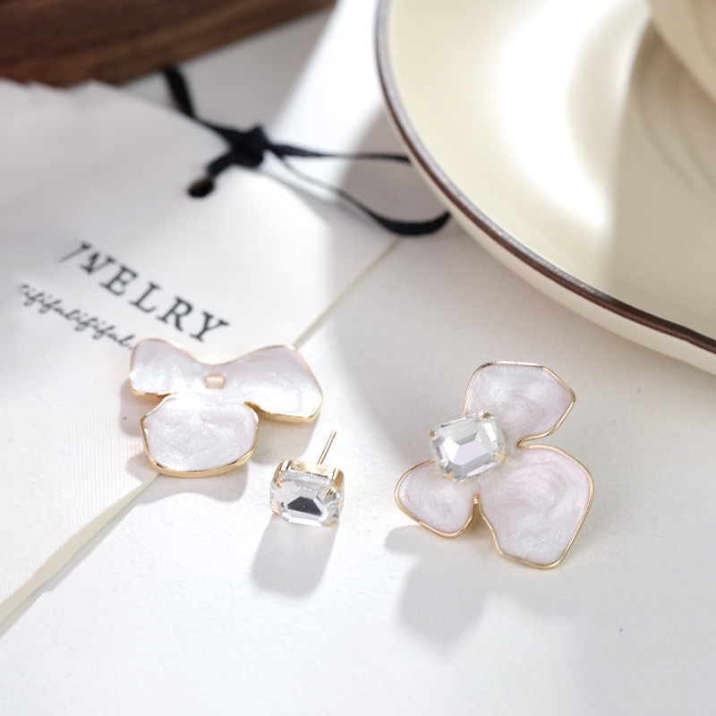 Korean-style fashionable and fresh, detachable iris flower earrings, minimalist and versatile geometric flower earrings for women, 925 silver needle detail image 7