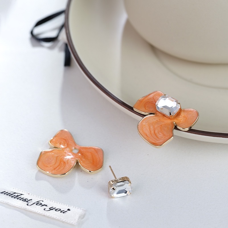 Korean-style fashionable and fresh, detachable iris flower earrings, minimalist and versatile geometric flower earrings for women, 925 silver needle detail image 4