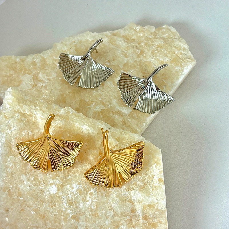 欧美新款银杏叶耳钉s925银针高级感小众个性夸张耳环合金树叶耳饰