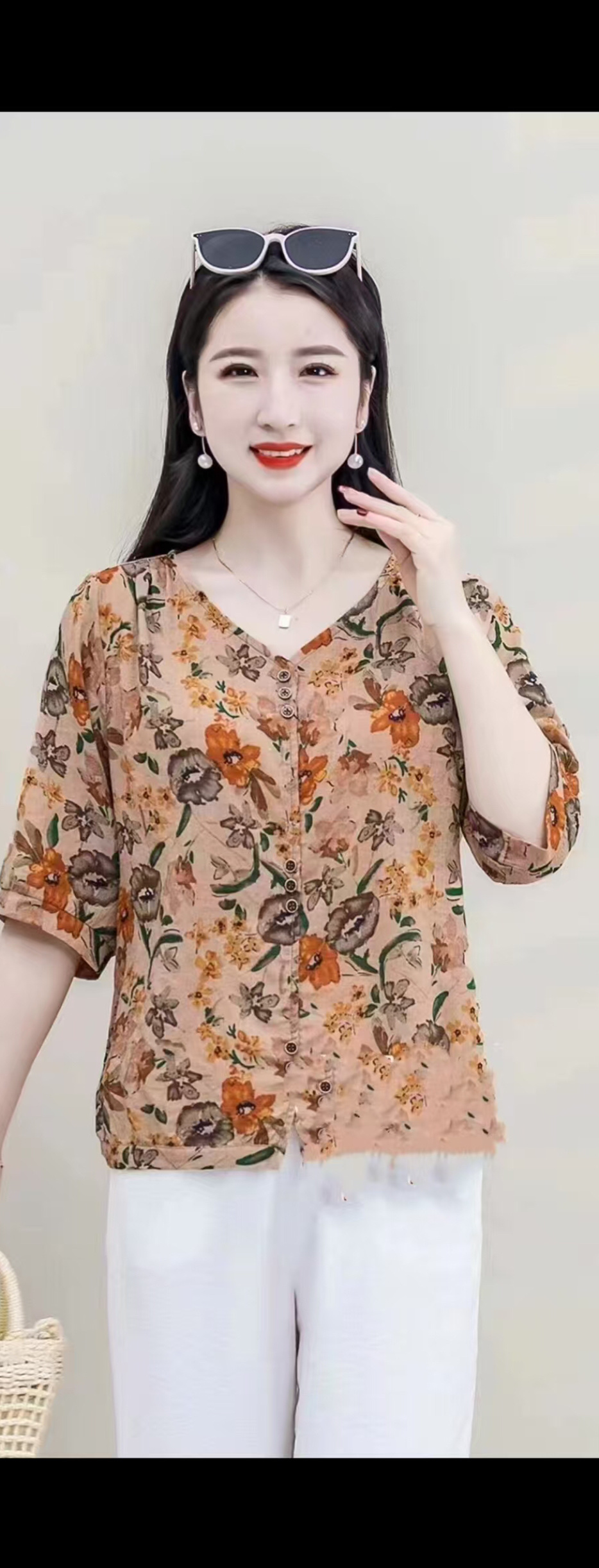 New arrivals: Spring/Autumn 2025 Women's yellow-flowered long-sleeved top, a trendy and fashionable middle-aged outfit, available in sizes from XL to 3XL Application Scenario