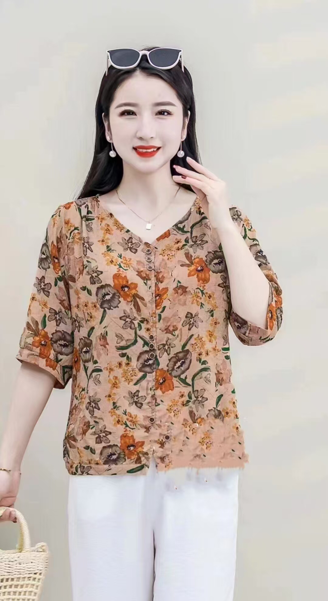 New arrivals: Spring/Autumn 2025 Women's yellow-flowered long-sleeved top, a trendy and fashionable middle-aged outfit, available in sizes from XL to 3XL Specification image