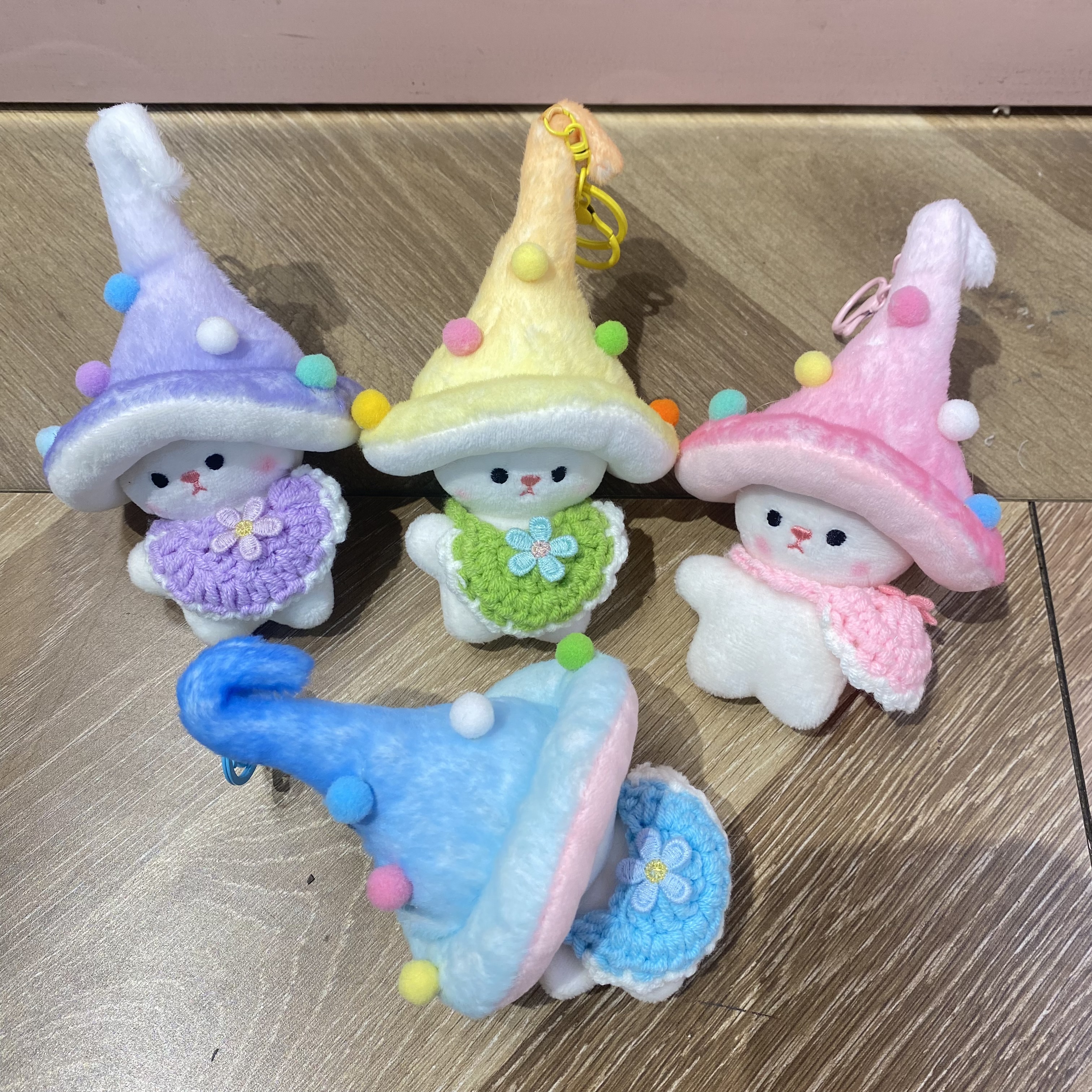 蘑菇女孩 卡通玩偶挂件 车载装饰品 卡包挂饰 毛绒玩具小挂件 软萌可爱