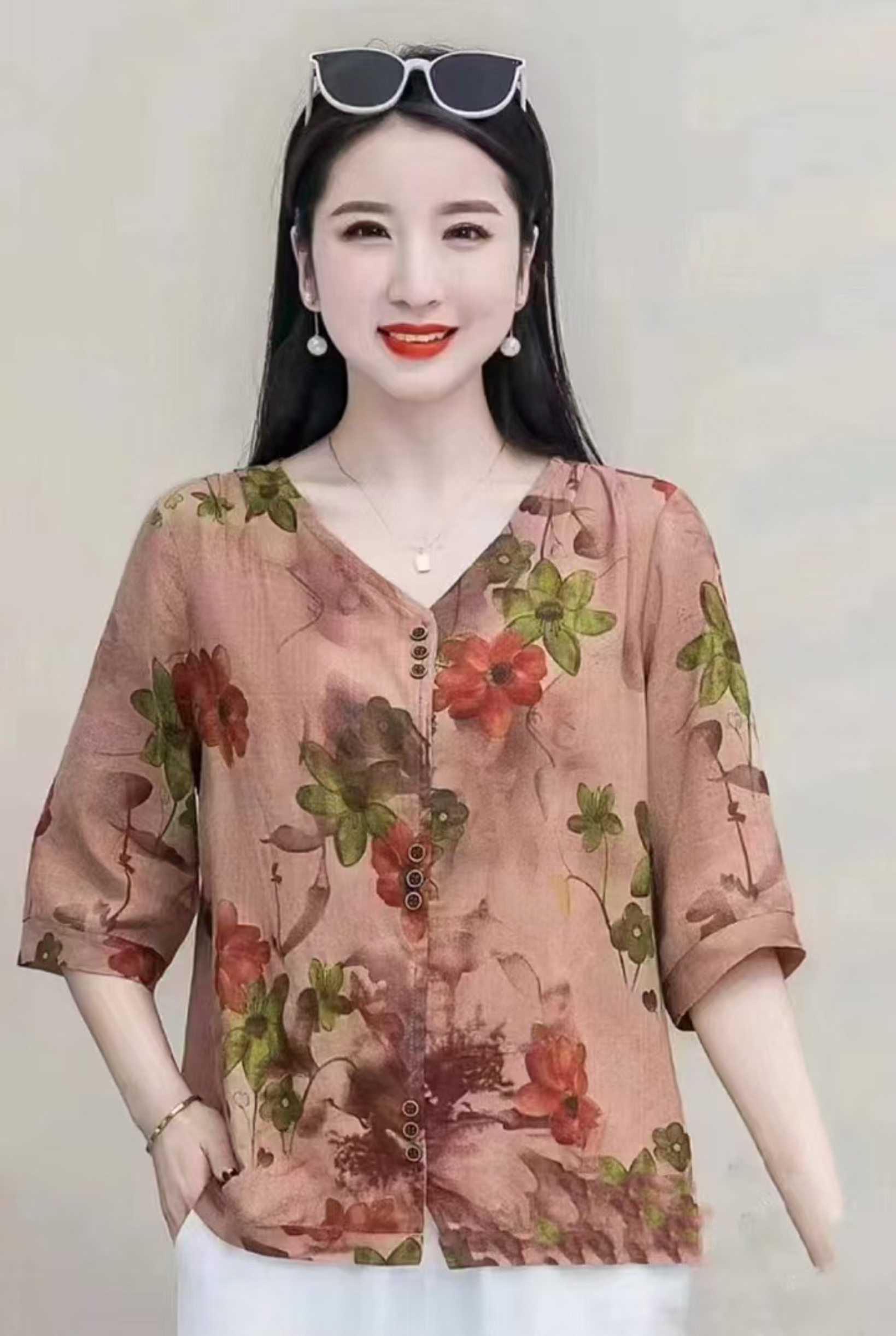 New arrivals: Spring/Autumn 2025 Women's long-sleeved floral tops, trendy and fashionable middle-aged clothing, available in sizes from XL to 4XL Application Scenario