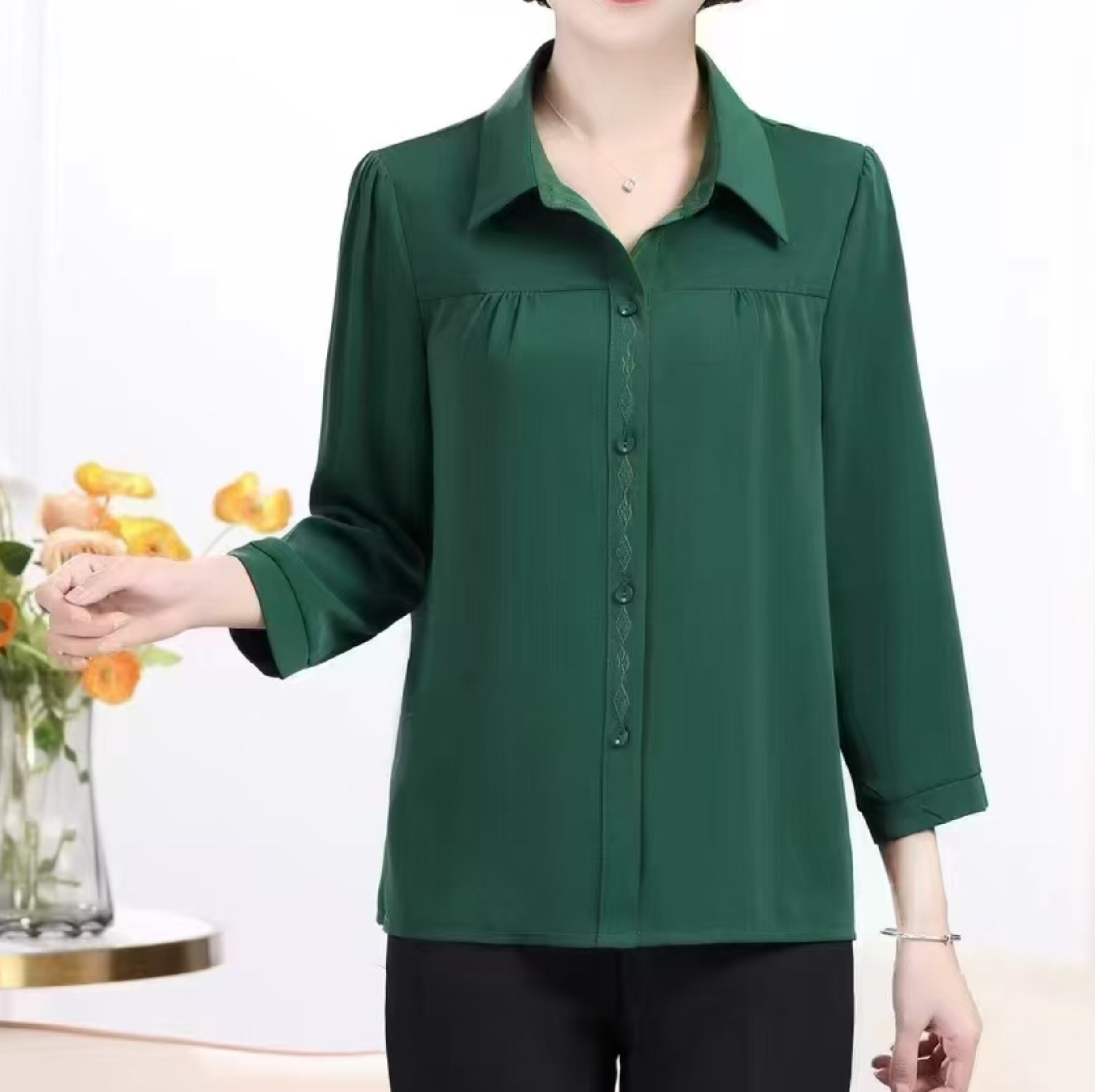 New arrivals for Spring/Autumn 2025 women's wear: Green long-sleeved tops, trendy and fashionable middle-aged clothing, available in sizes from XL to 3XL