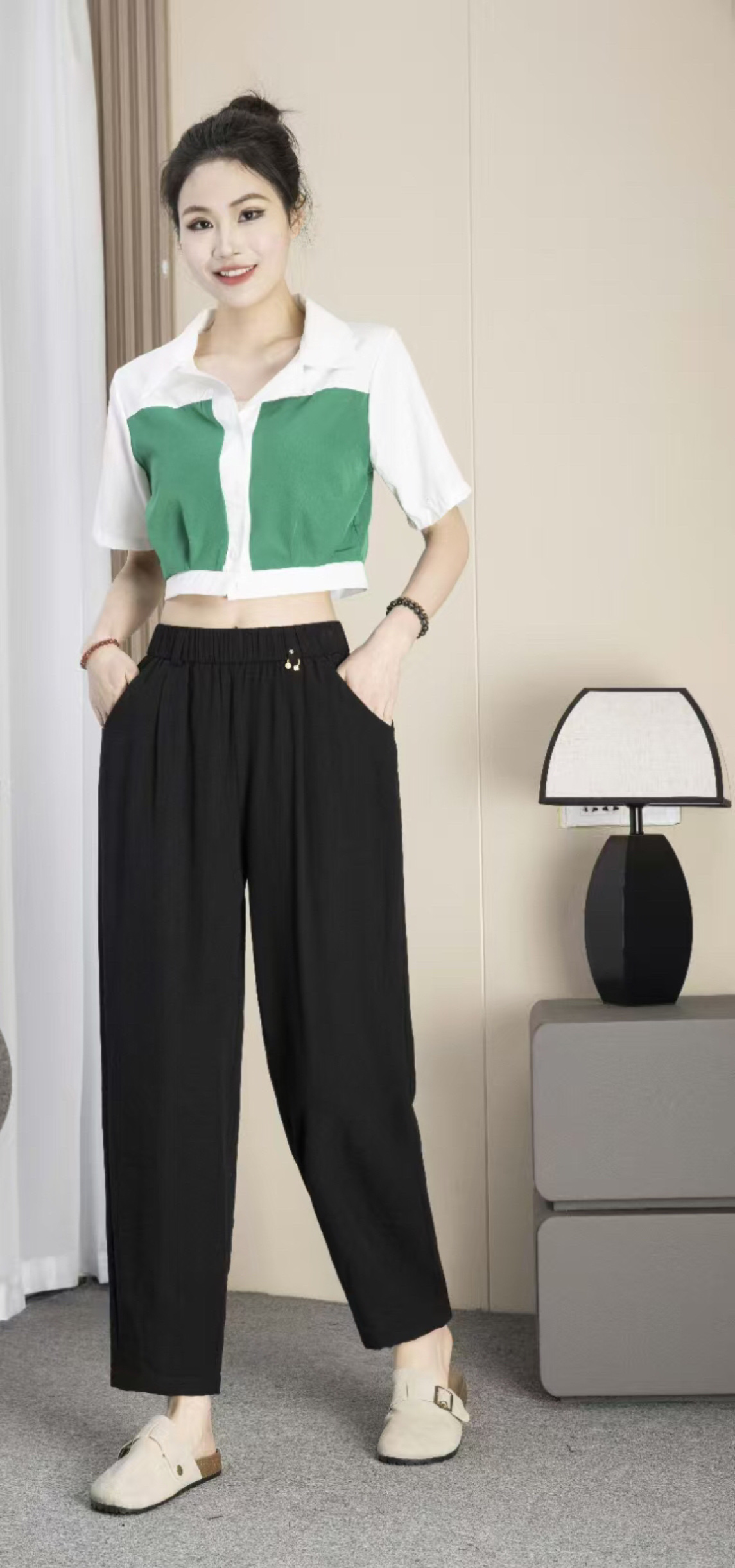 For the Spring and autumn of 2025, women's pants with small legs are simple, height-enhancing, slimming, fashionable and trendy. The new black women's pants come in sizes ranging from 2XL to 5XL details Picture