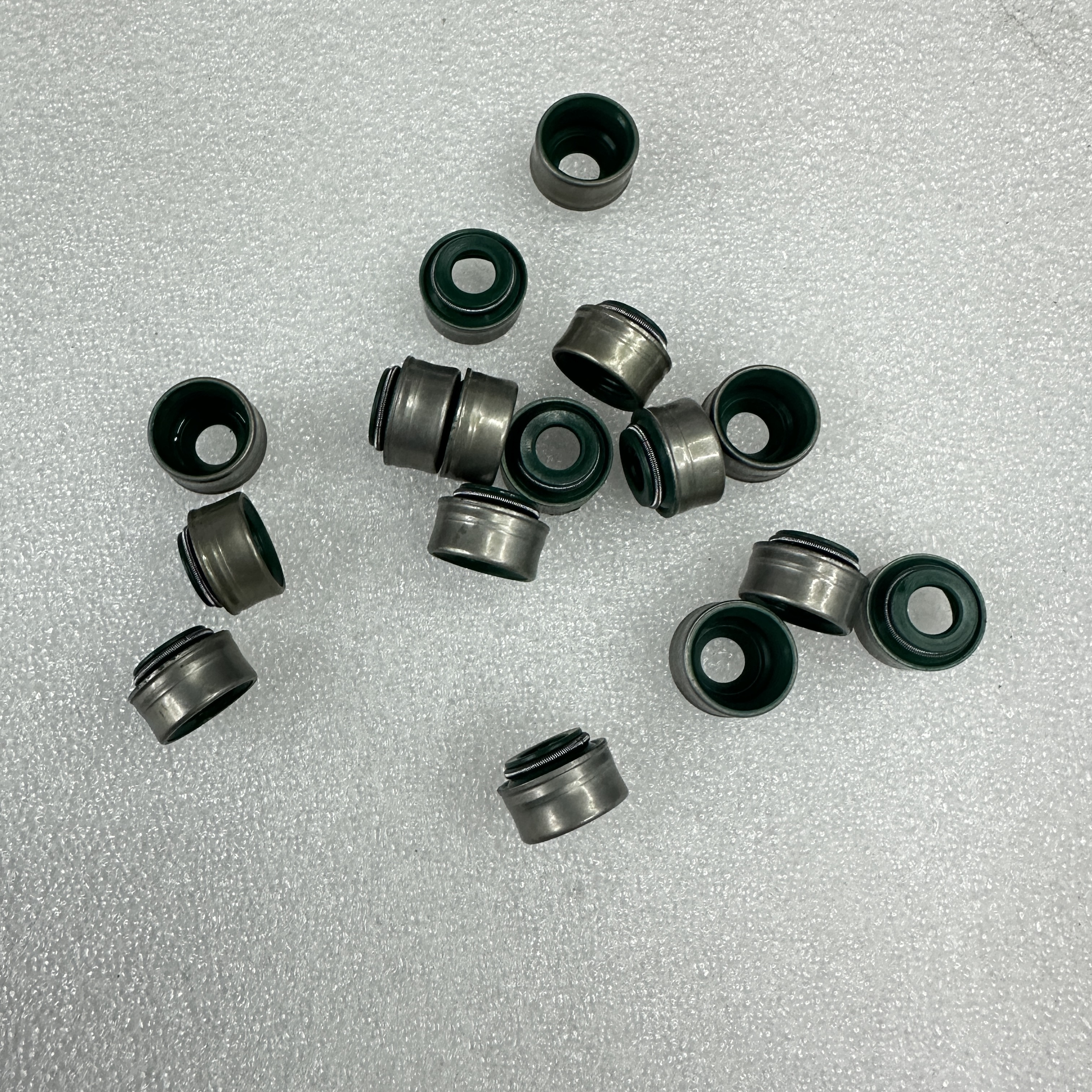 The seal is suitable for Perkins engine valve oil seals 2418M508 Item Picture