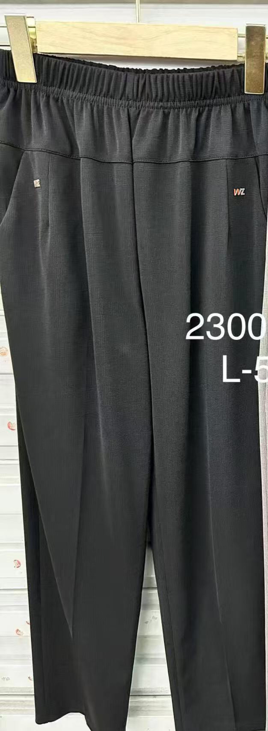 For the Spring and autumn of 2025, women's straight-leg pants are simple, fashionable and trendy. New black women's pants in sizes ranging from L to 5XL Specification image