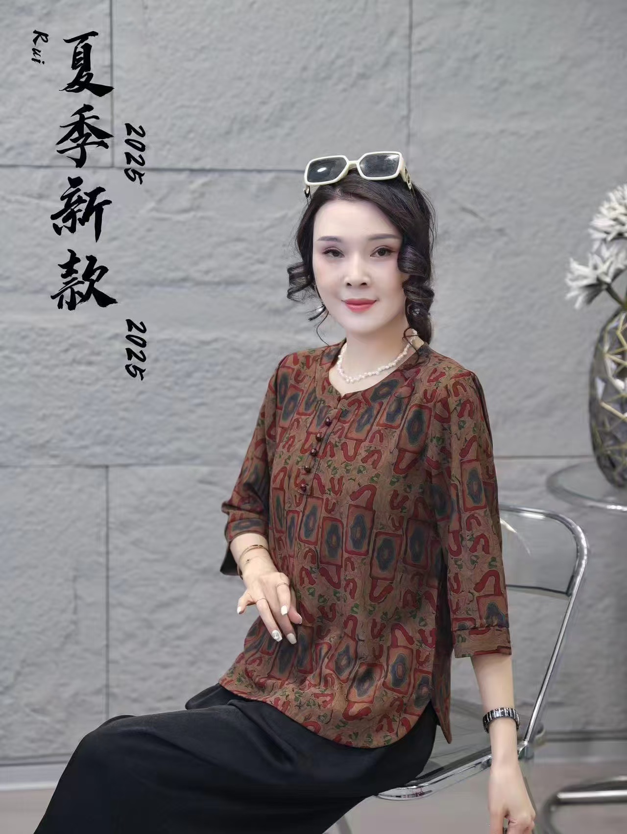 New arrivals for Spring/Autumn 2025 women's mid-sleeved tops: Trendy, simple and fashionable middle-aged clothing in sizes ranging from XL to 3XL details Picture