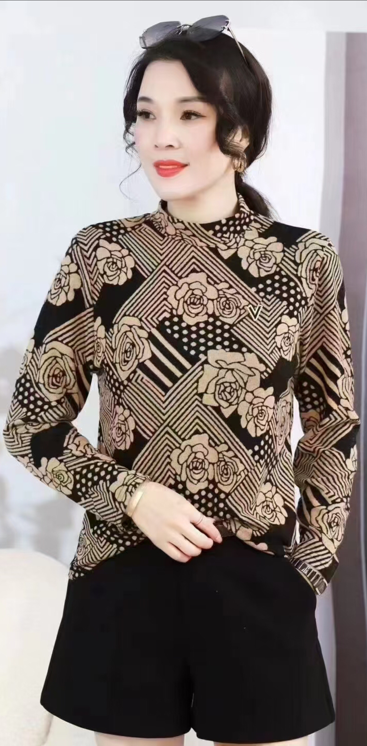 New arrivals: Spring/Autumn 2025 Women's mink long-sleeved top, a trendy and fashionable middle-aged outfit, available in sizes from XL to 3XL detail image 4