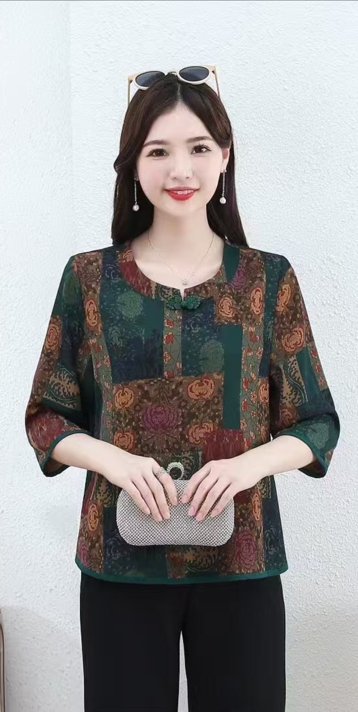 New arrivals: Spring/Autumn 2025 Women's mid-sleeved flowered tops, a trendy and fashionable middle-aged outfit available in sizes from XL to 3XL Specification image