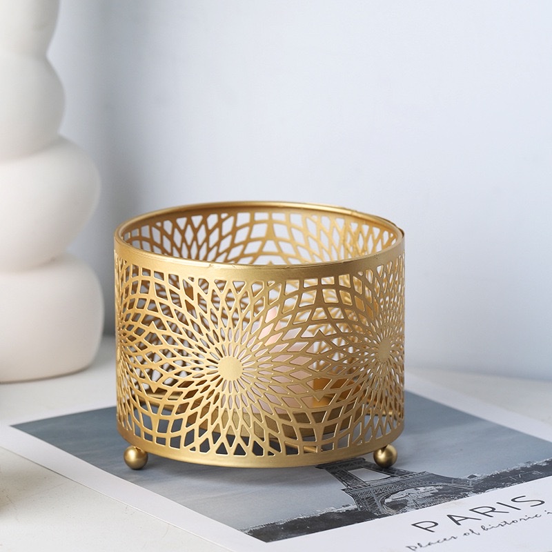 Factory direct sales of cross-border hollowed-out candle trays, Middle Eastern-style iron candlesticks, candle cups, romantic props, home decorations Application Scenario