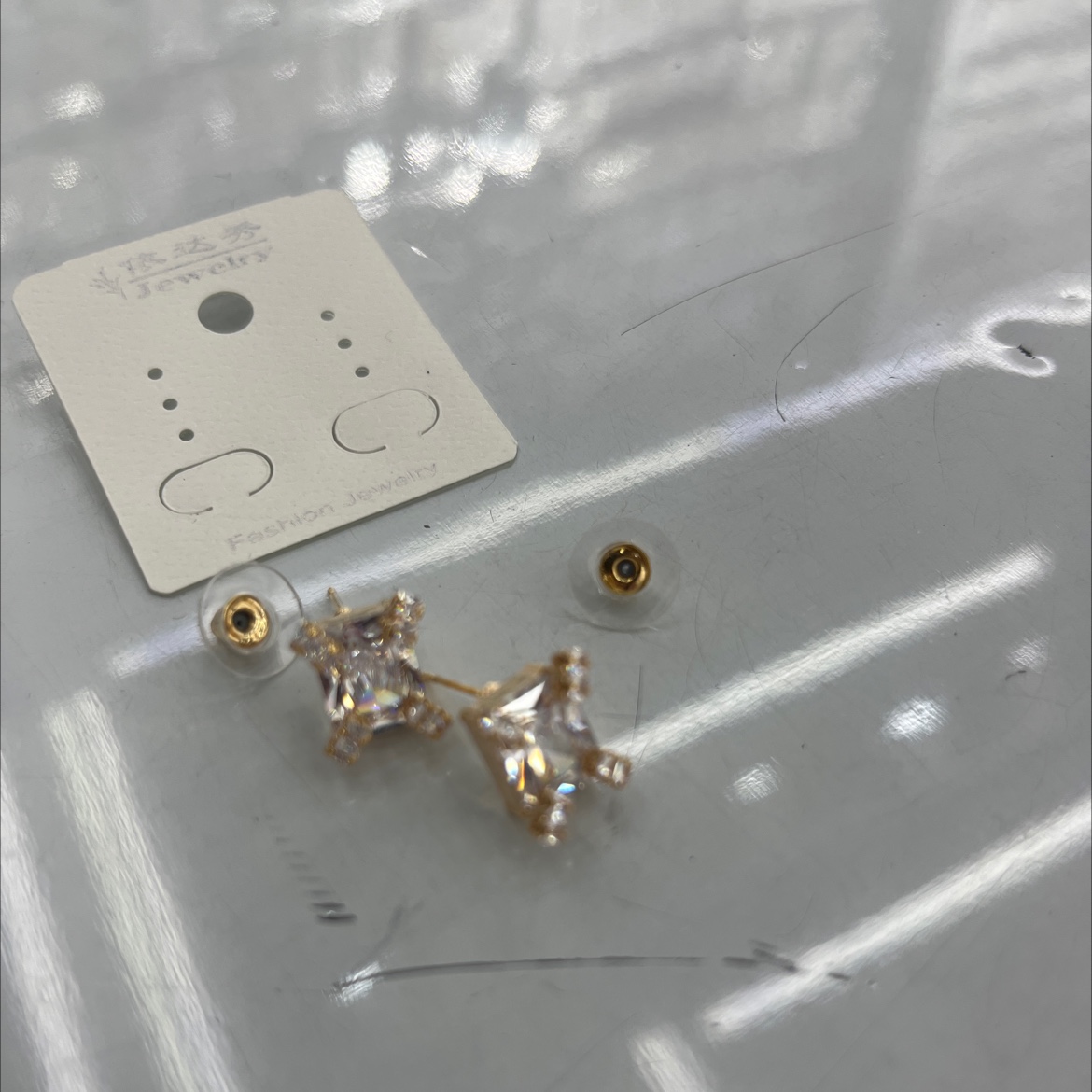 锆石闪亮耳钉方形耳饰 高级感饰品 时尚潮流耳环 耐磨耐腐蚀不过敏闪亮经典流形大方耳钉白底实物图