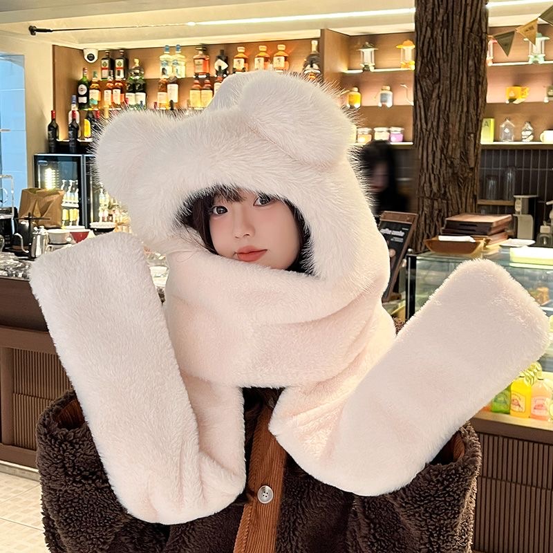 This is a new three-piece set for women in winter 2024, featuring a warm hat, scarf, gloves, and a cute, thick, and versatile scarf Item Picture