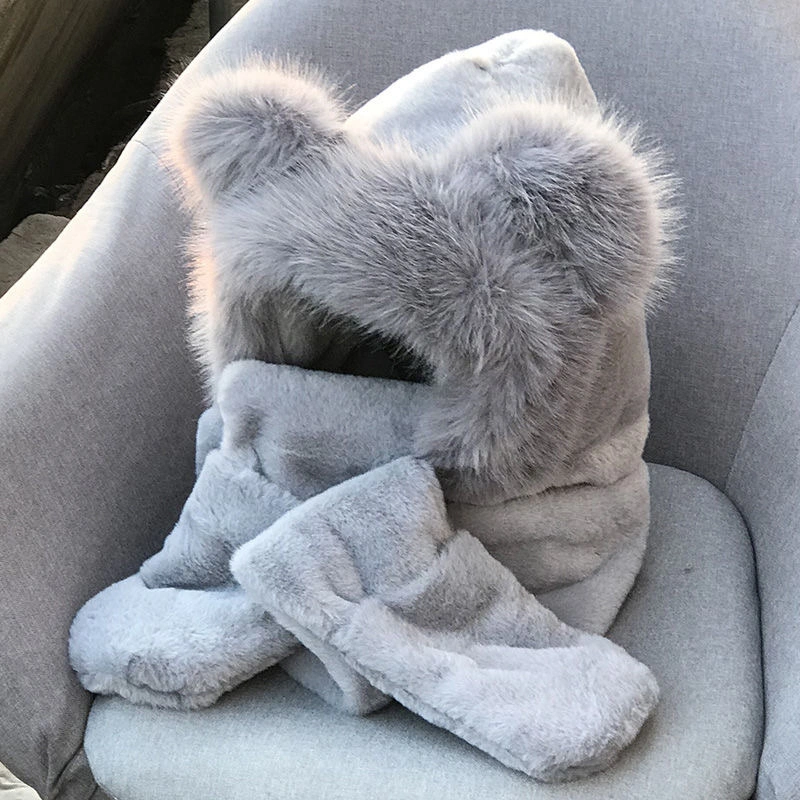This is a new three-piece set for women in winter 2024, featuring a warm hat, scarf, gloves, and a cute, thick, and versatile scarf detail image 6