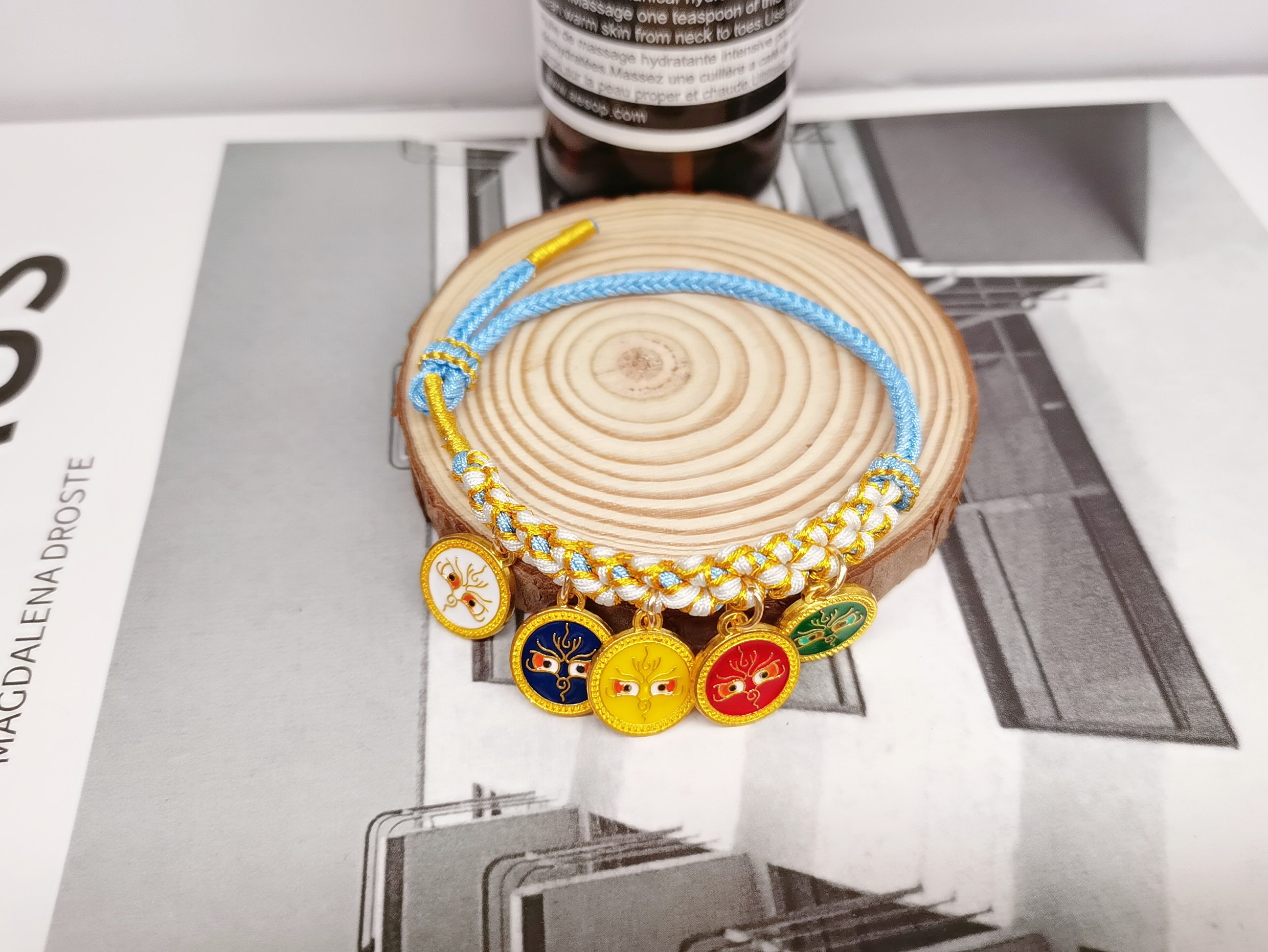 The Chinese-style Tibetan five-way God of Wealth peach blossom bracelet is hand-woven with ethnic colorful threads pic 4