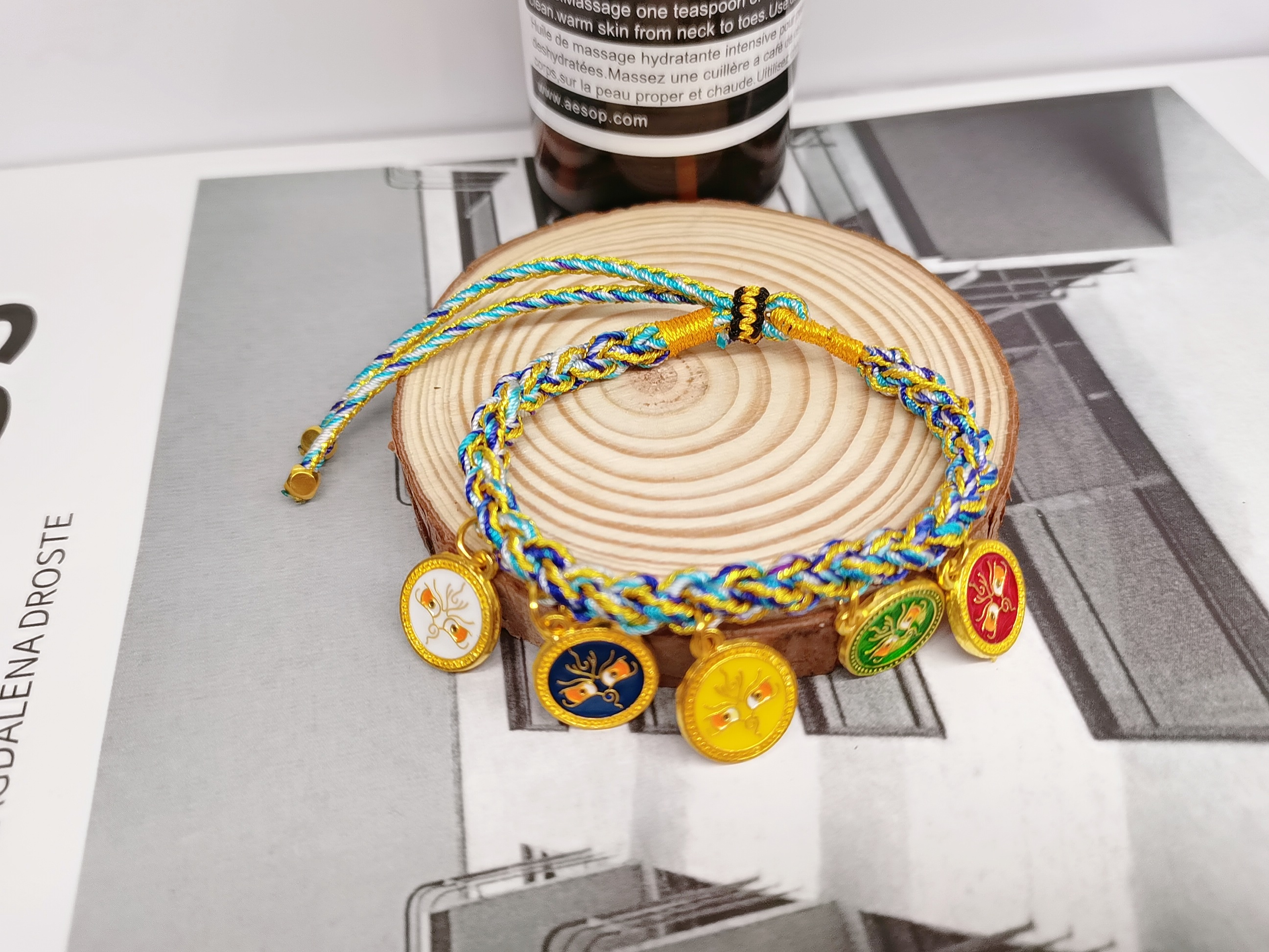Hand-woven five-way God of Wealth in the style of Tibetan colorful rope ruyi knots with a national trend pic 9