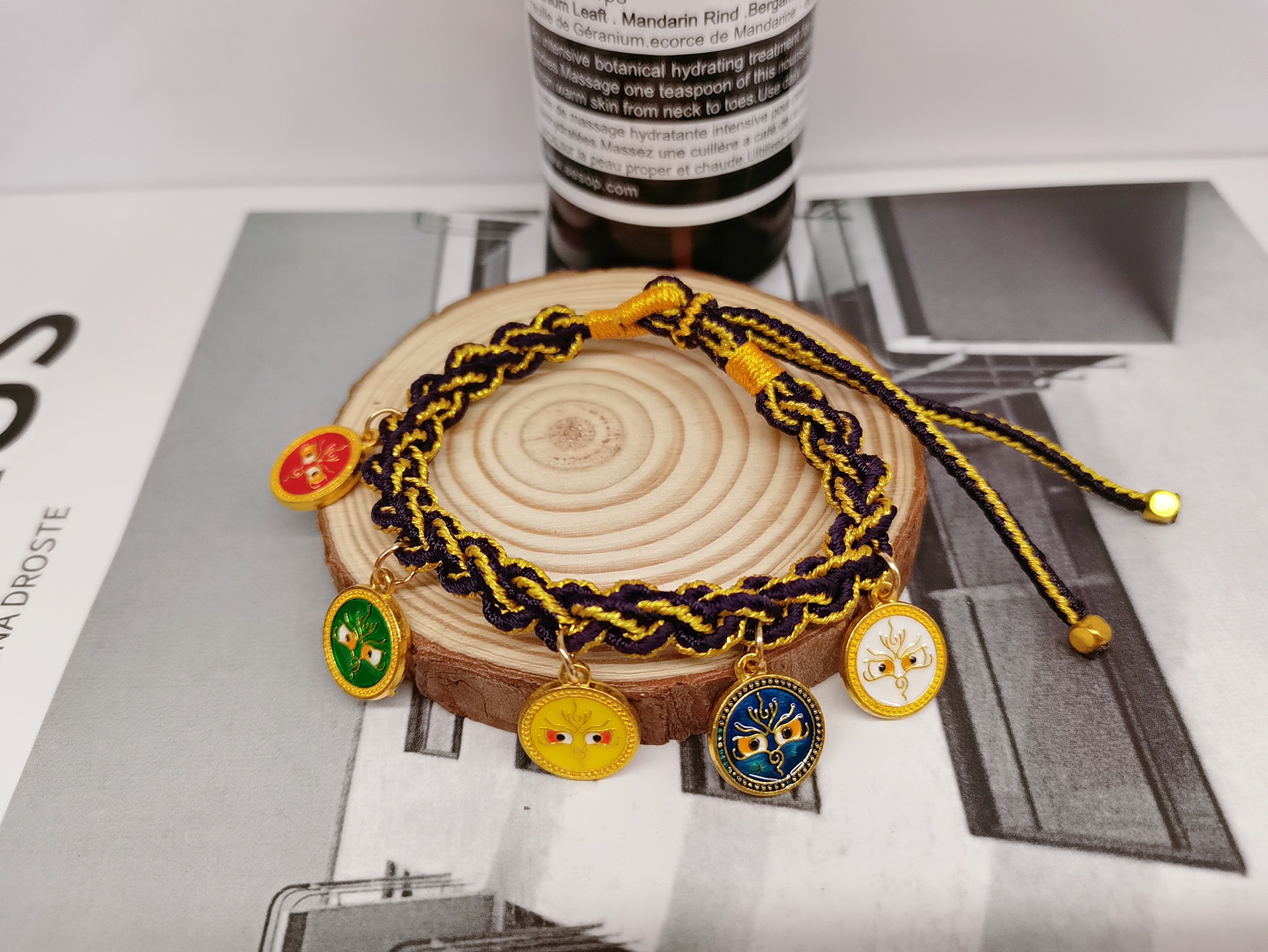Hand-woven five-way God of Wealth in the style of Tibetan colorful rope ruyi knots with a national trend pic 4