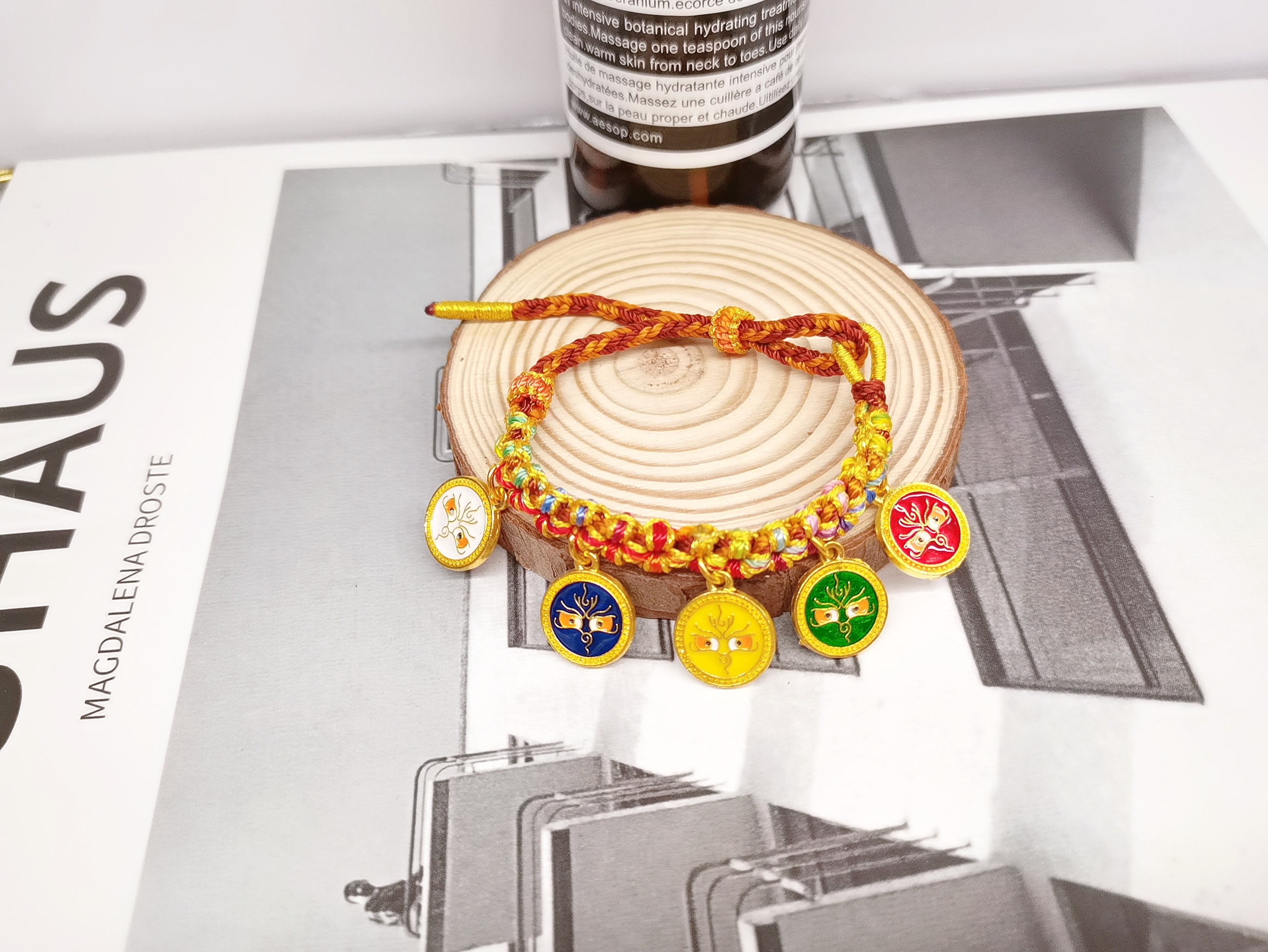 The Chinese-style Tibetan five-way God of Wealth peach blossom bracelet is hand-woven with ethnic colorful threads pic 3