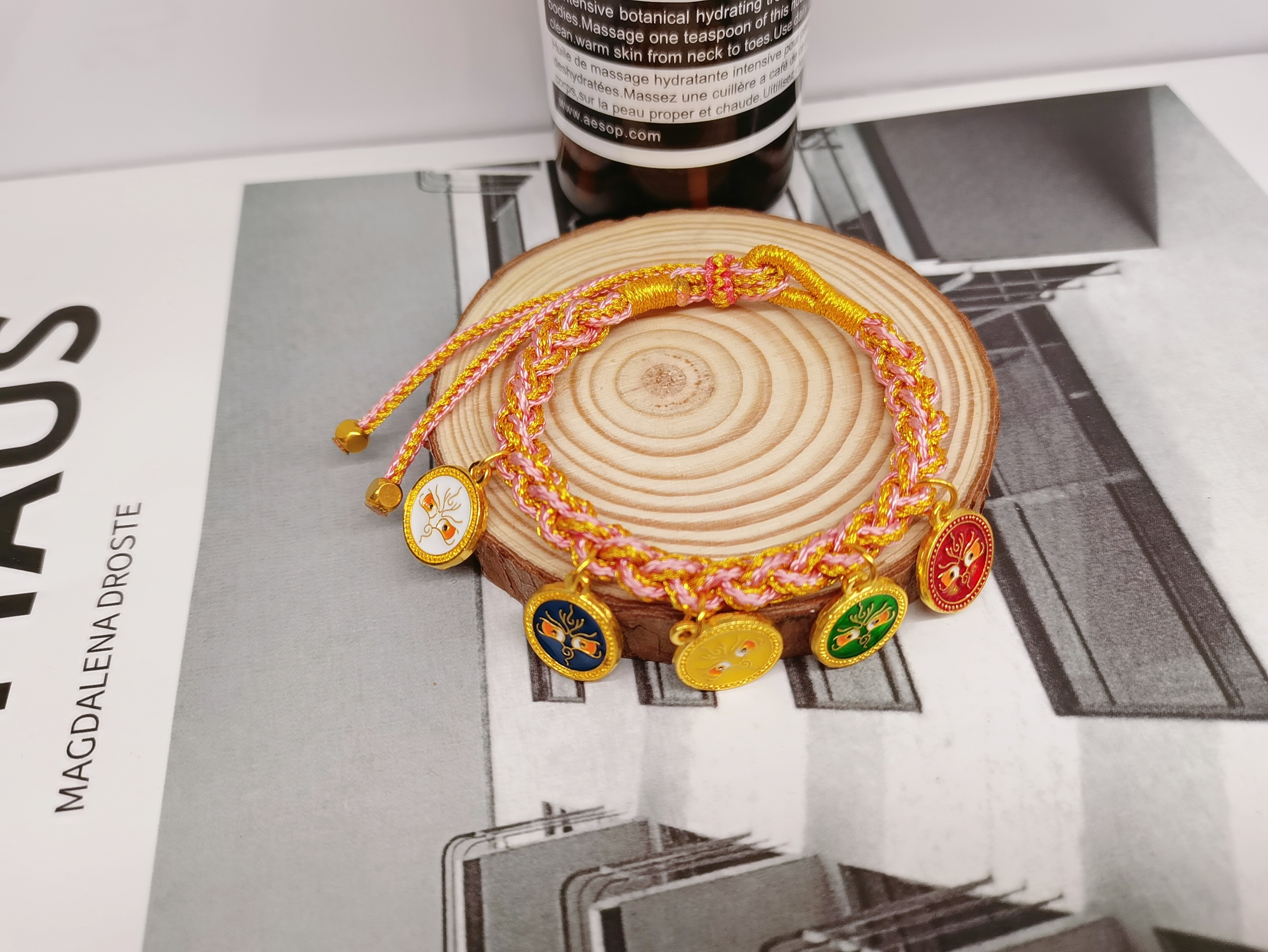 Hand-woven five-way God of Wealth in the style of Tibetan colorful rope ruyi knots with a national trend pic 8