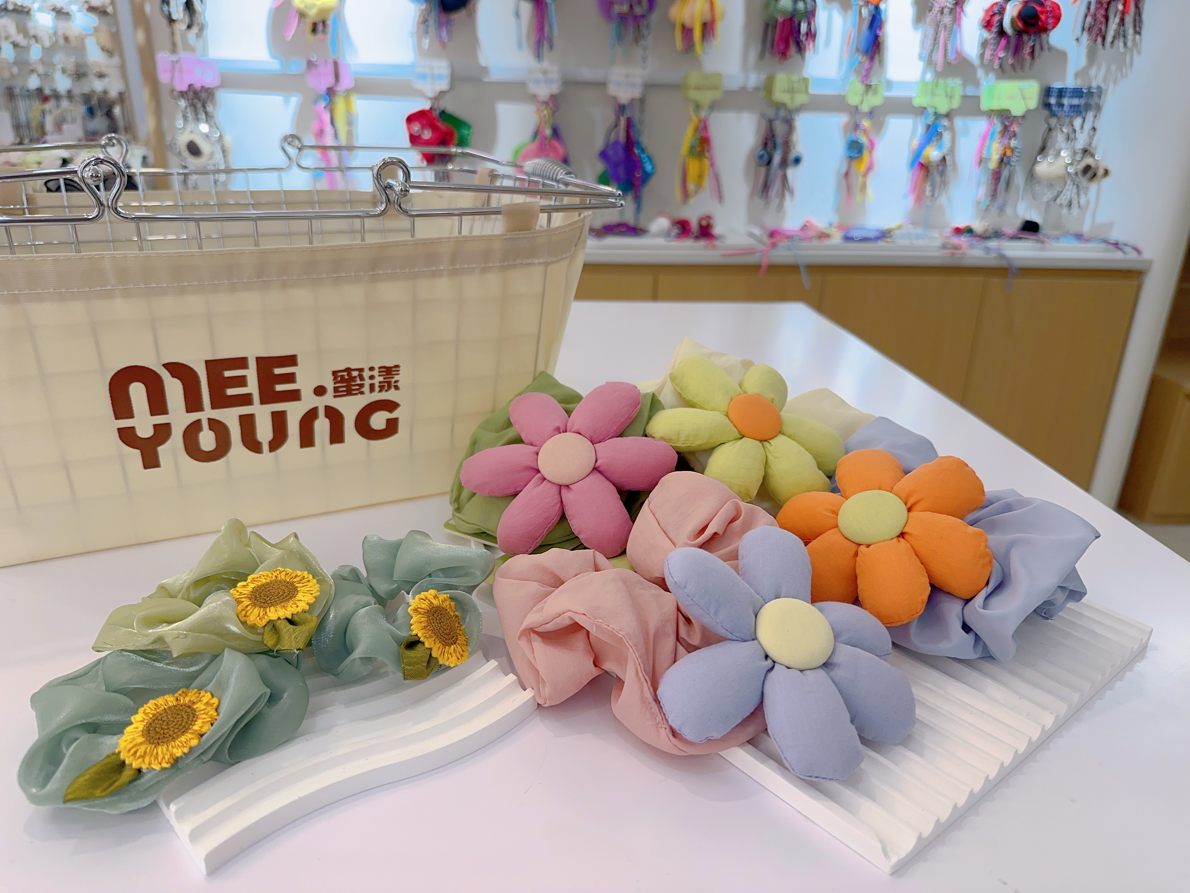 设计精致花朵肠圈 发饰发夹 环保材质 时尚靓丽可爱款