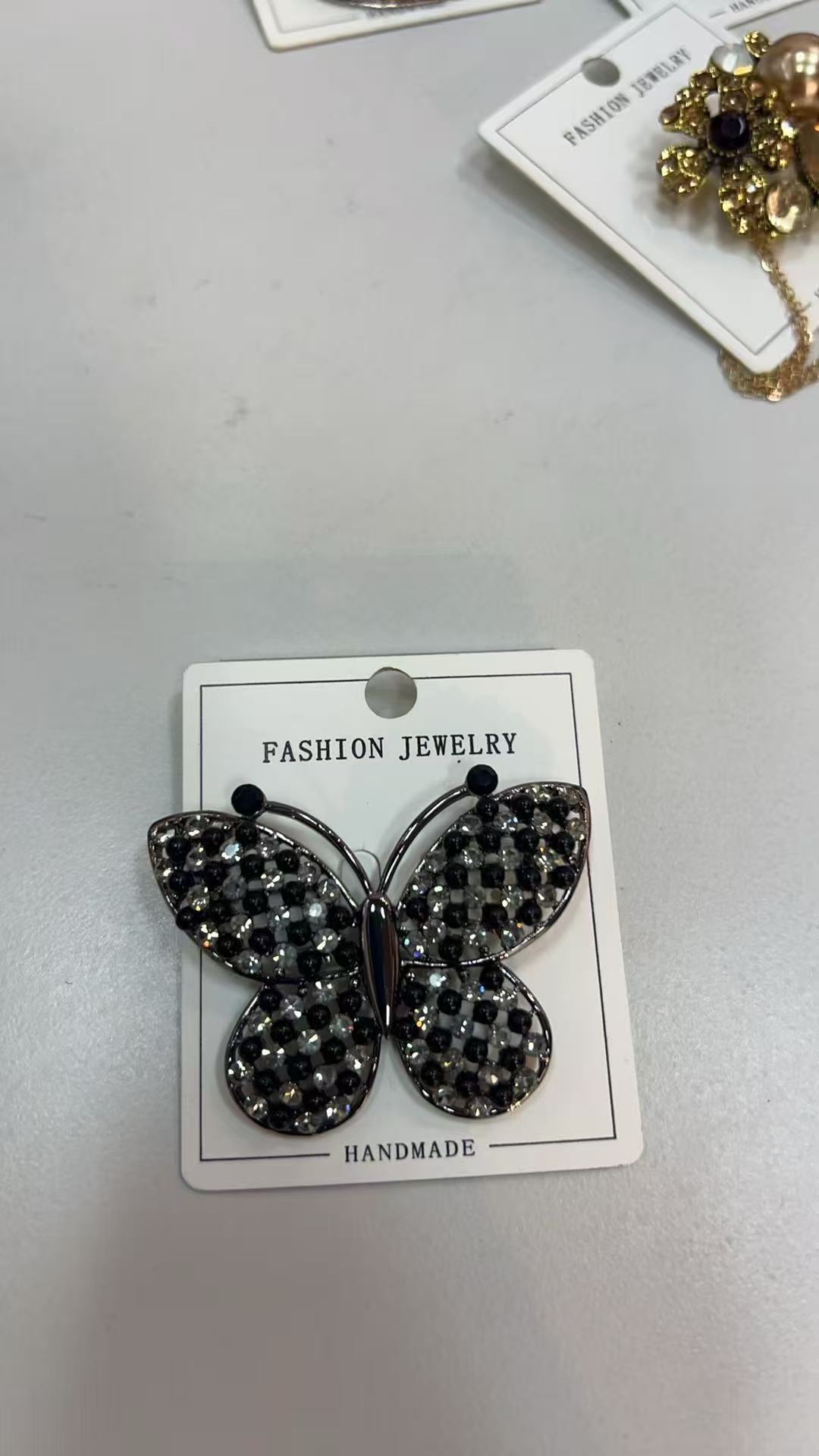 gu d特别版水晶胸针 徽章配饰 独特设计闪耀光芒 礼物