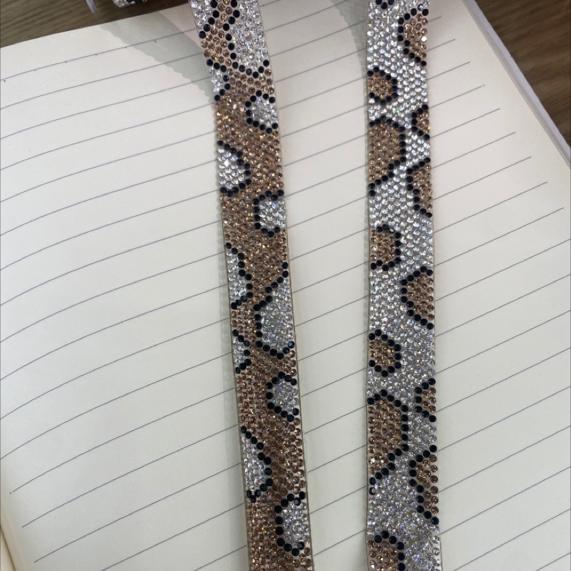 
新品豹纹背胶水钻条服装辅料批发玻璃闪钻热熔胶水钻配饰