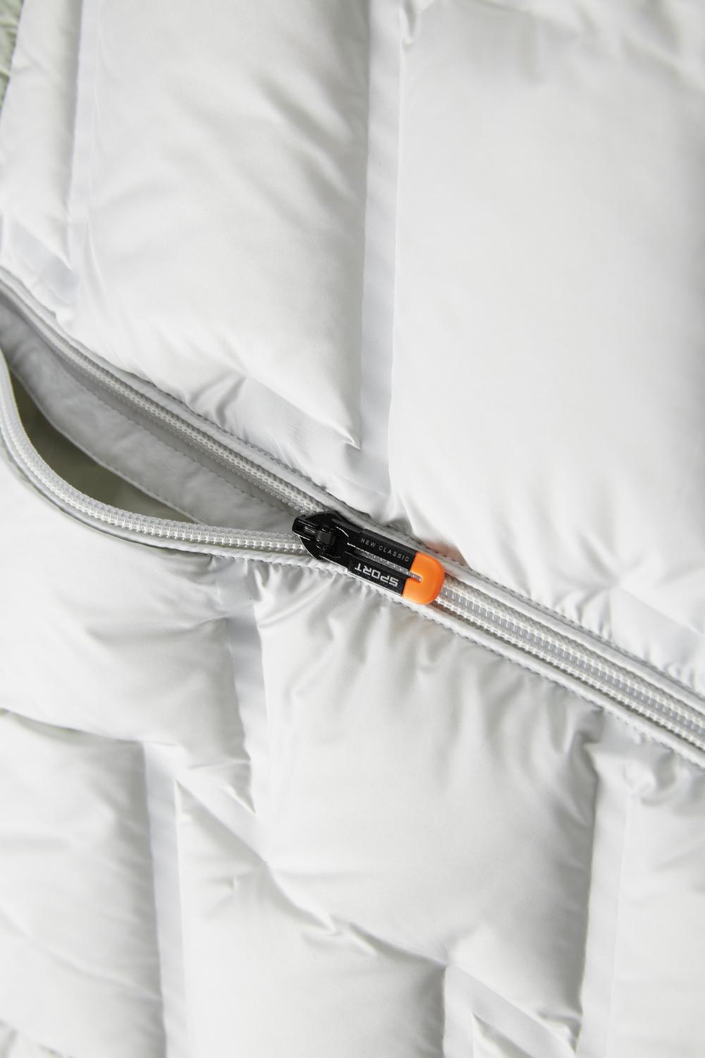 The cross-border couple's lightweight duck down vest is a must-have for outdoor sports. This series of lightweight and warm sports down jackets is available in new winter styles for both men and women detail image 15