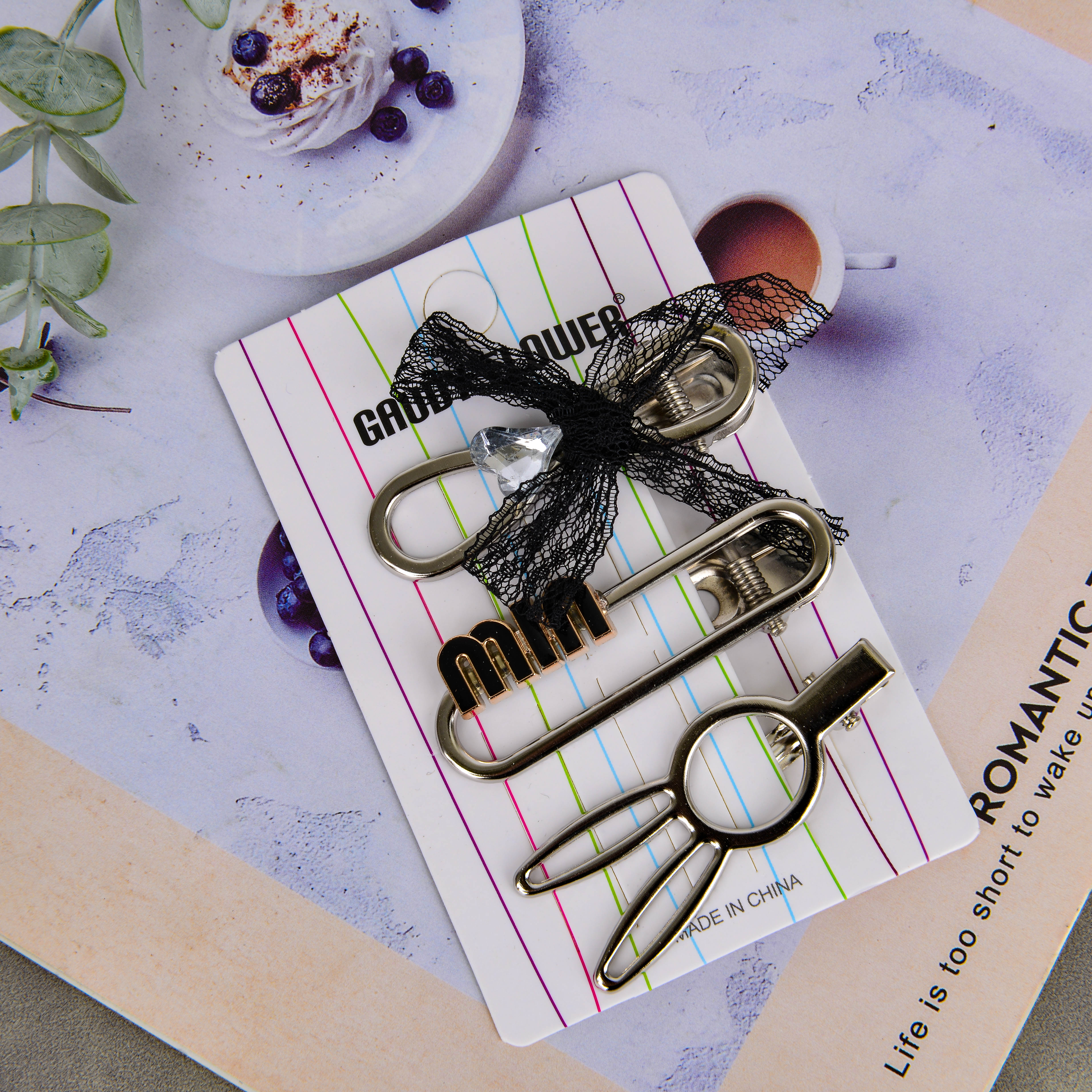 Fashionable and cute hair accessories, hair fixing ornaments Application Scenario