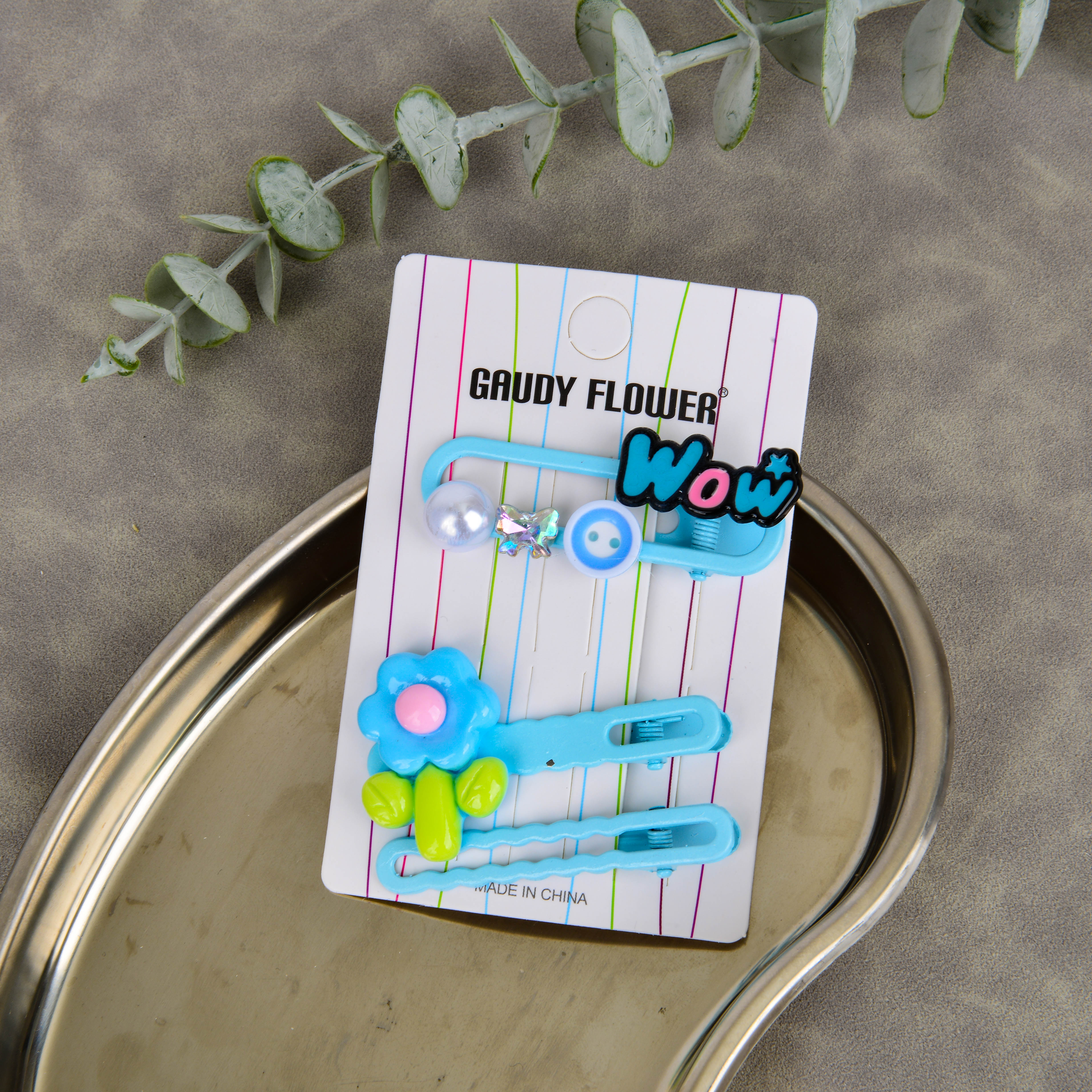 The fashionable and cute hair accessory, the hair clamp, is stable and won't slip off Application Scenario