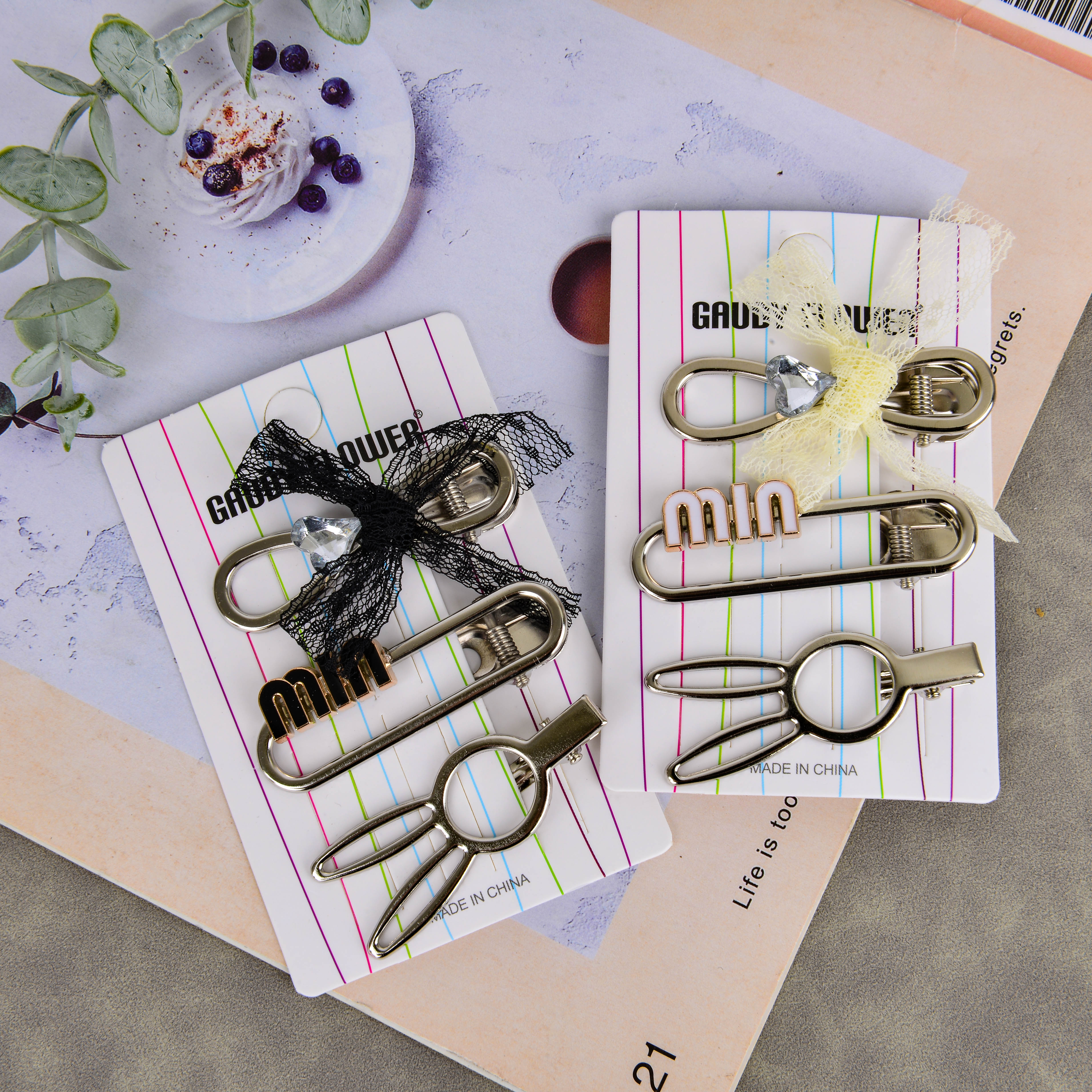 Fashionable and cute hair accessories, hair fixing ornaments details Picture