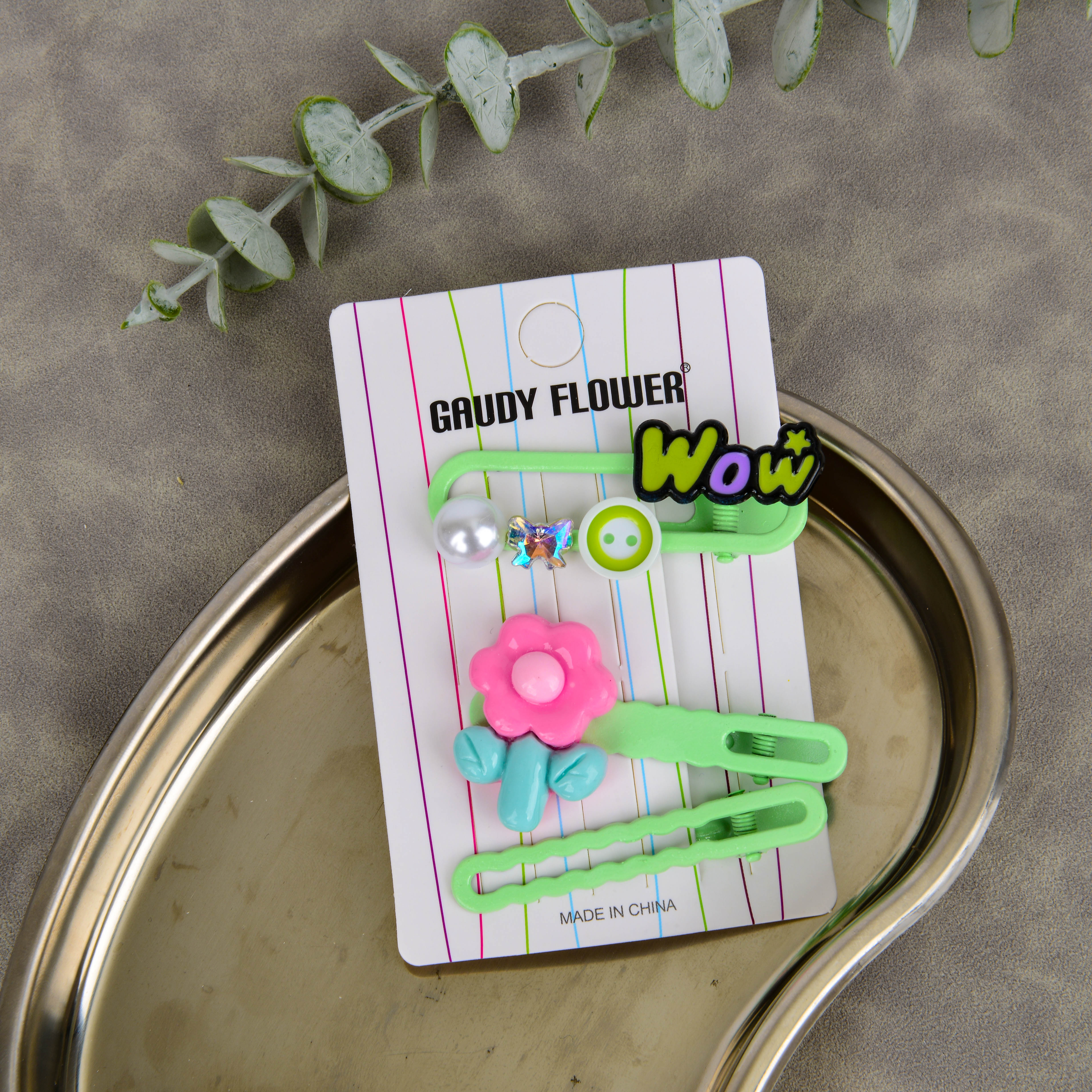 The fashionable and cute hair accessory, the hair clamp, is stable and won't slip off Specification image