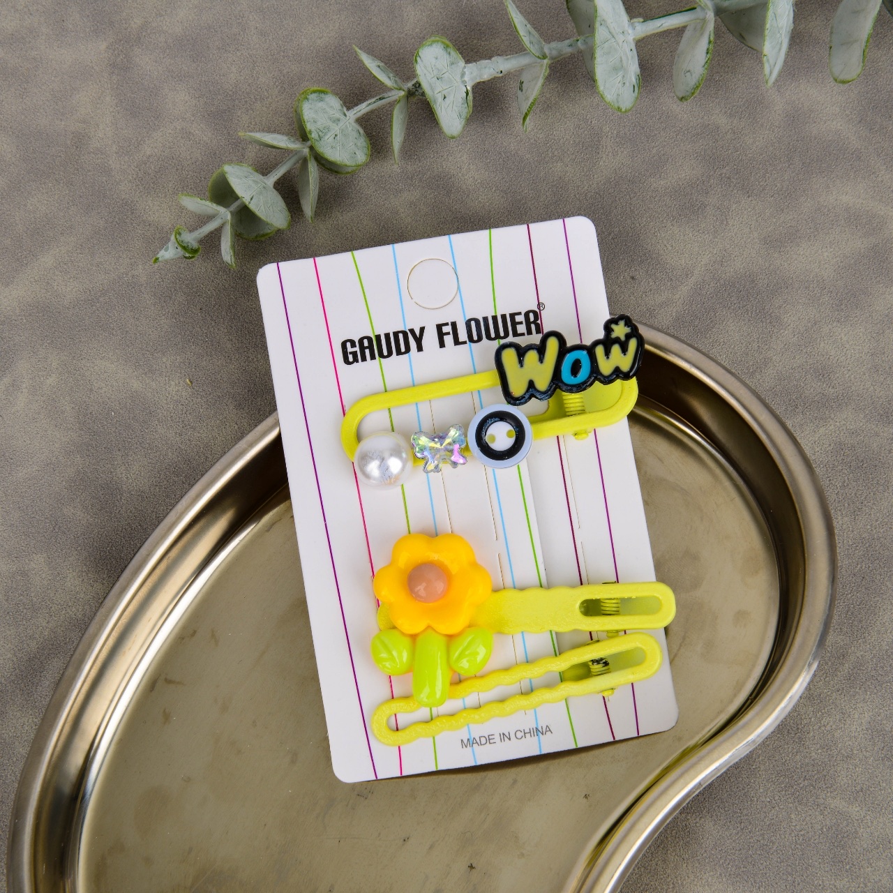 The fashionable and cute hair accessory, the hair clamp, is stable and won't slip off Item Picture