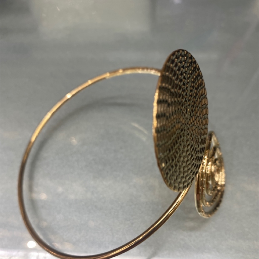 Exquisite bracelets, fashionable jewelry, beautiful ornaments, shining and outstanding bracelets Specification image