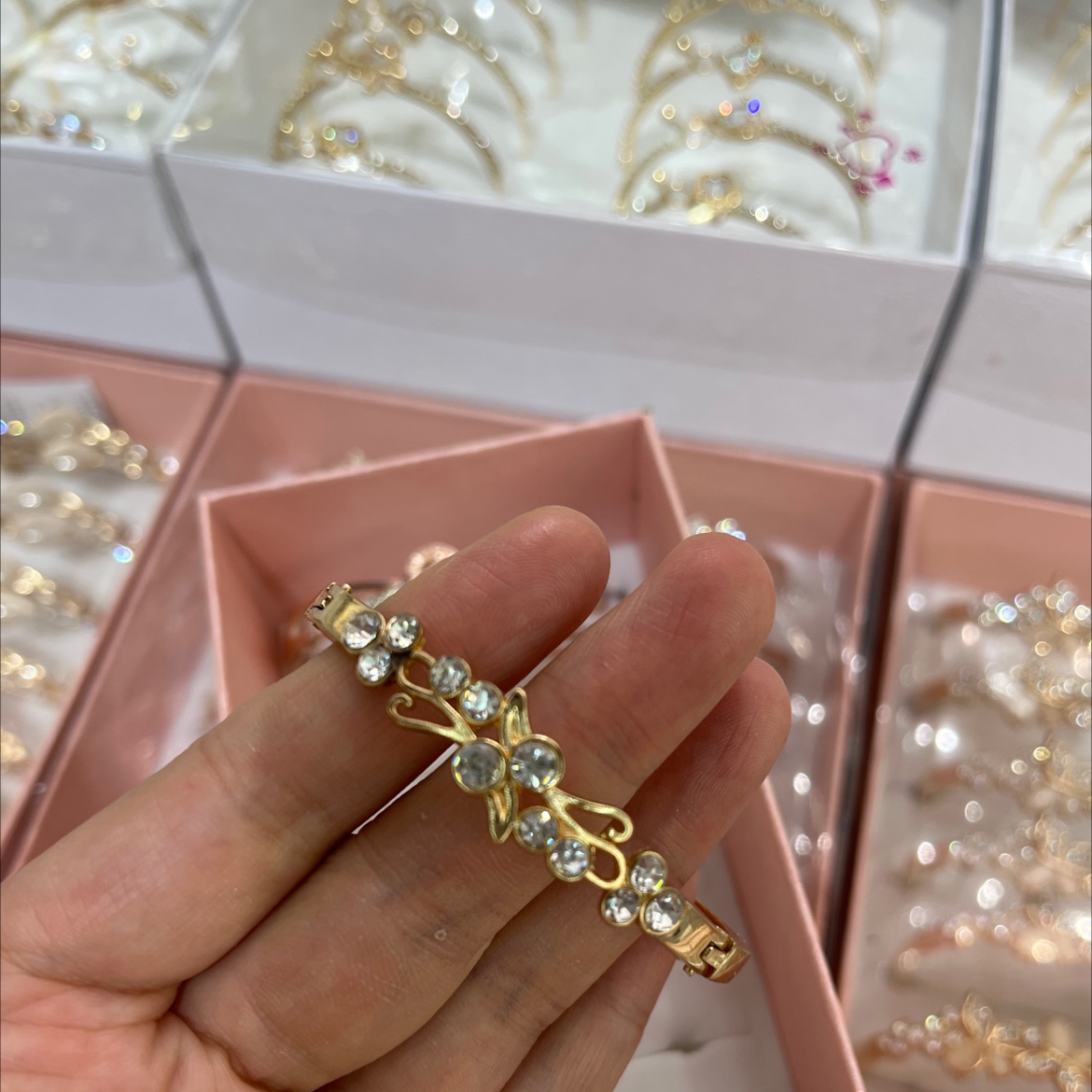 kc gold electroplated alloy bracelet, a light luxury, niche and exquisite birthday gift bracelet, a children's style bracelet