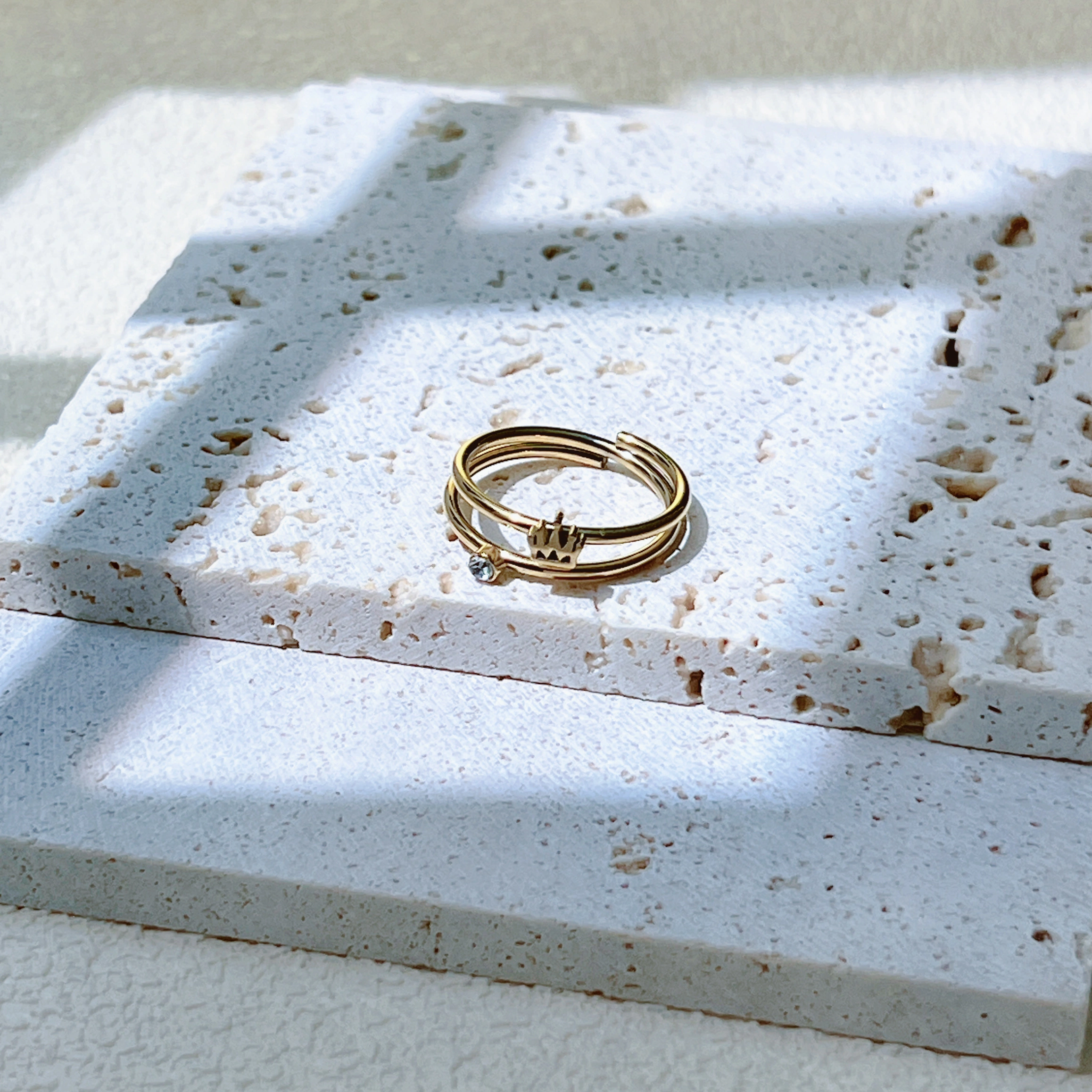 This stainless steel zircon ring features a unique vintage style with exquisite luster and dazzling colors. It is set with zircon and is a fashionable jewelry for women. It is recommended as a trendy accessory for daily wear and a mixed style detail image 6