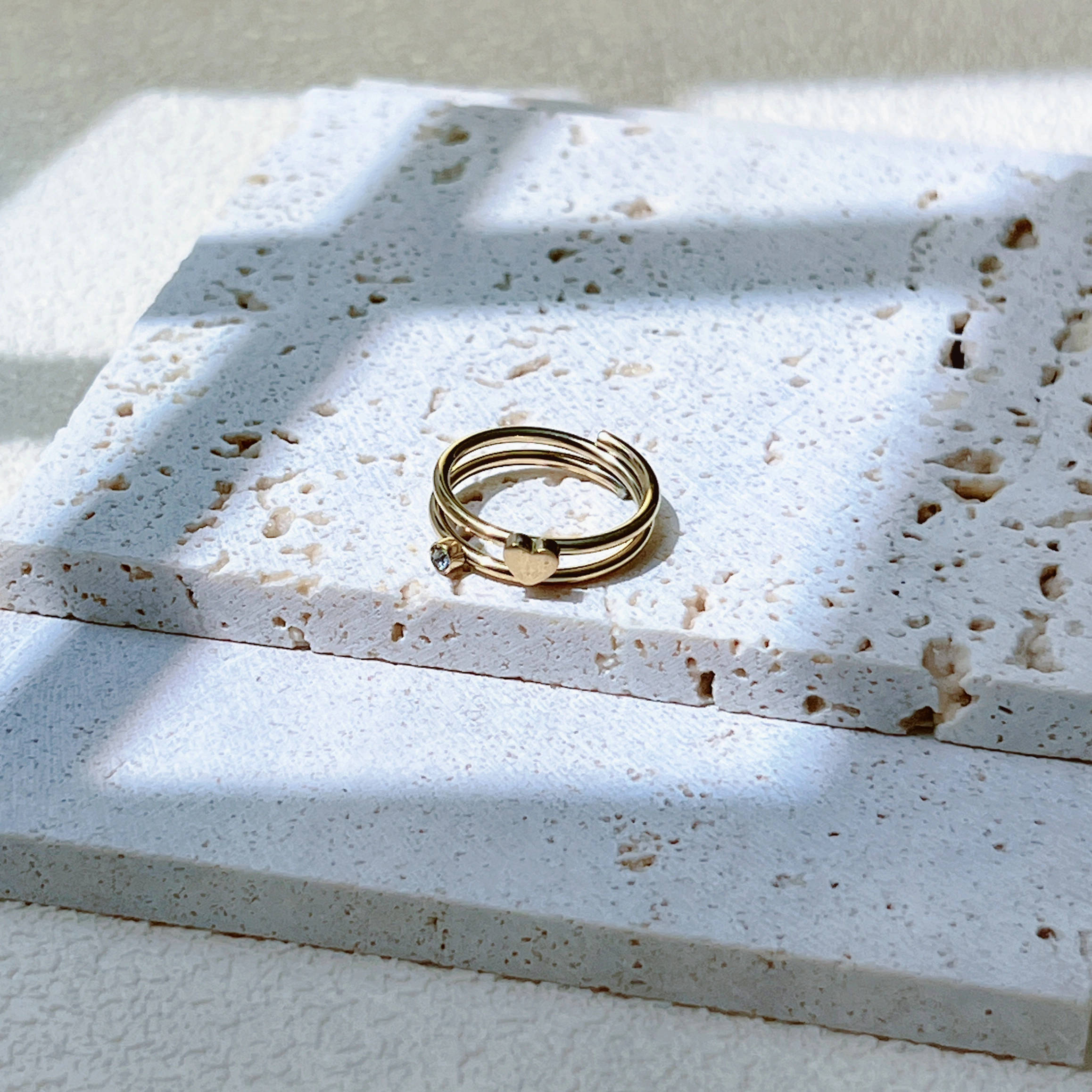 This stainless steel zircon ring features a unique vintage style with exquisite luster and dazzling colors. It is set with zircon and is a fashionable jewelry for women. It is recommended as a trendy accessory for daily wear and a mixed style detail image 2