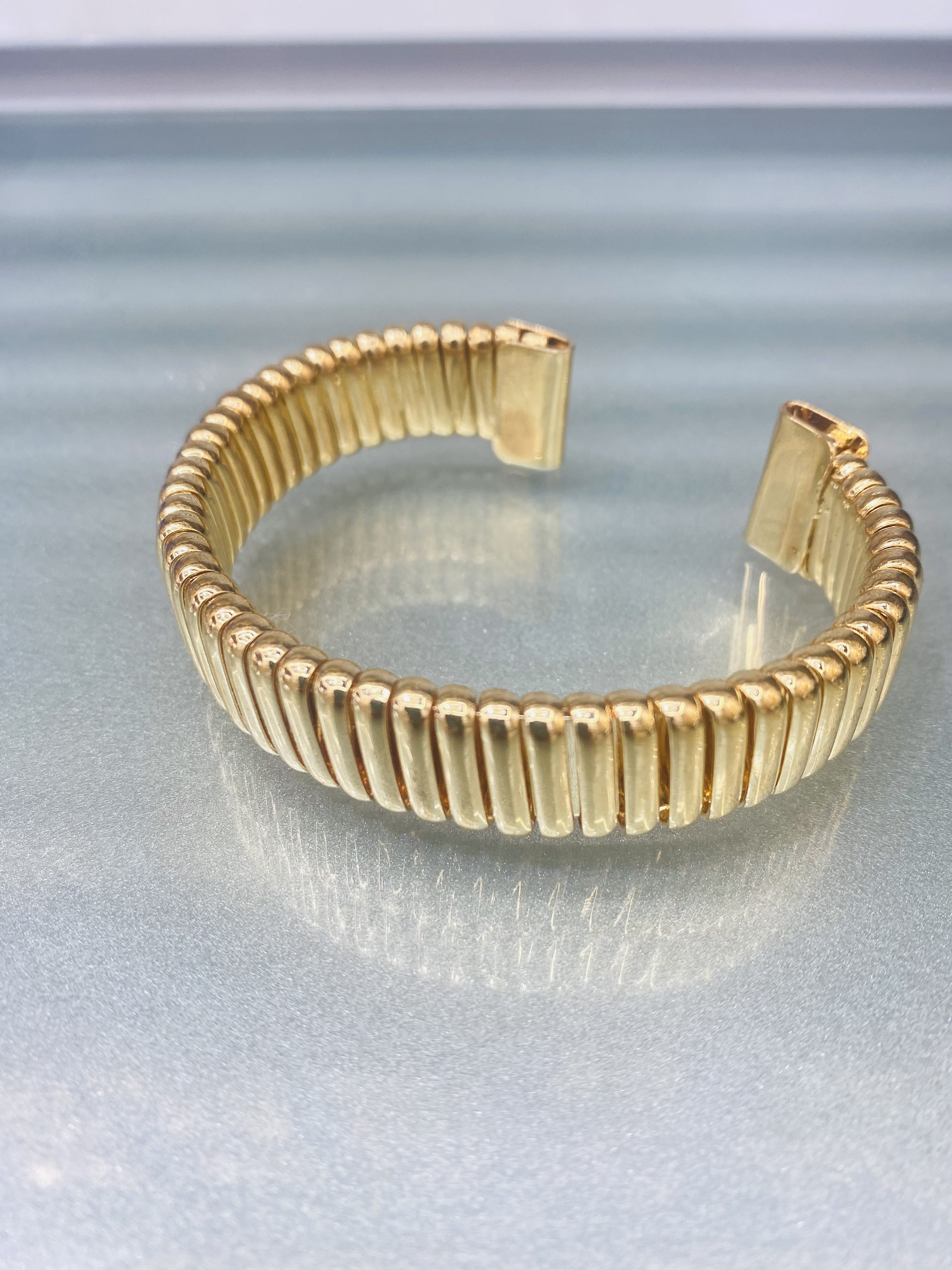 Wrapped iron sheet bracelet, exquisite handcrafted, fashionable casual bracelet for ladies