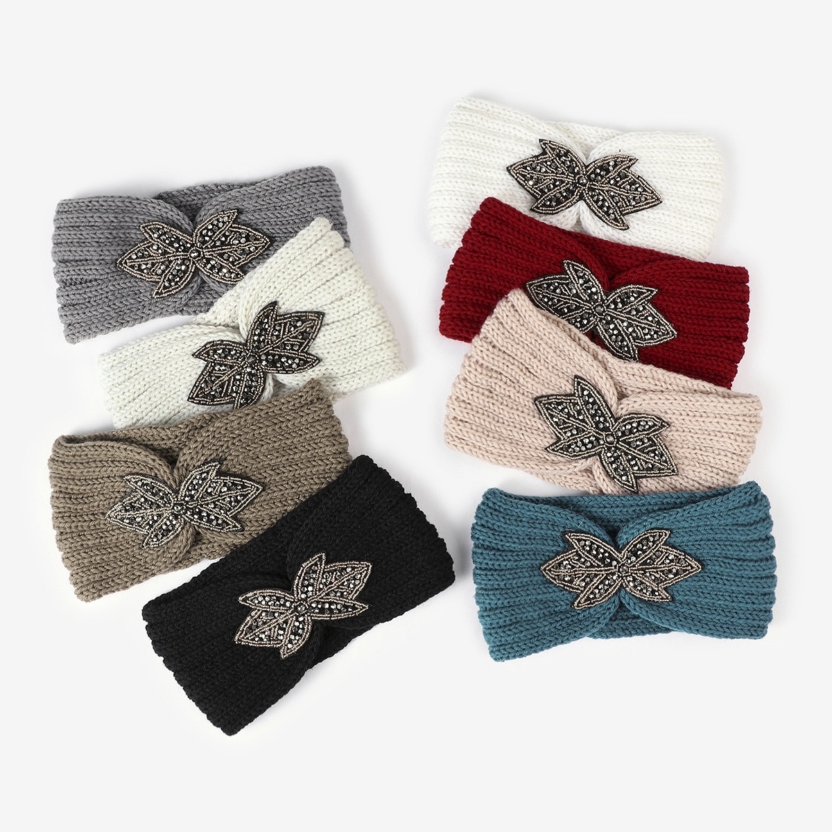 This hair band is specially designed for sports and yoga. It features a French triangular towel style, which is fashionable, comfortable, sweat-absorbing and won't slip off. It is a sports hair band, a French hair band and a yoga hair band