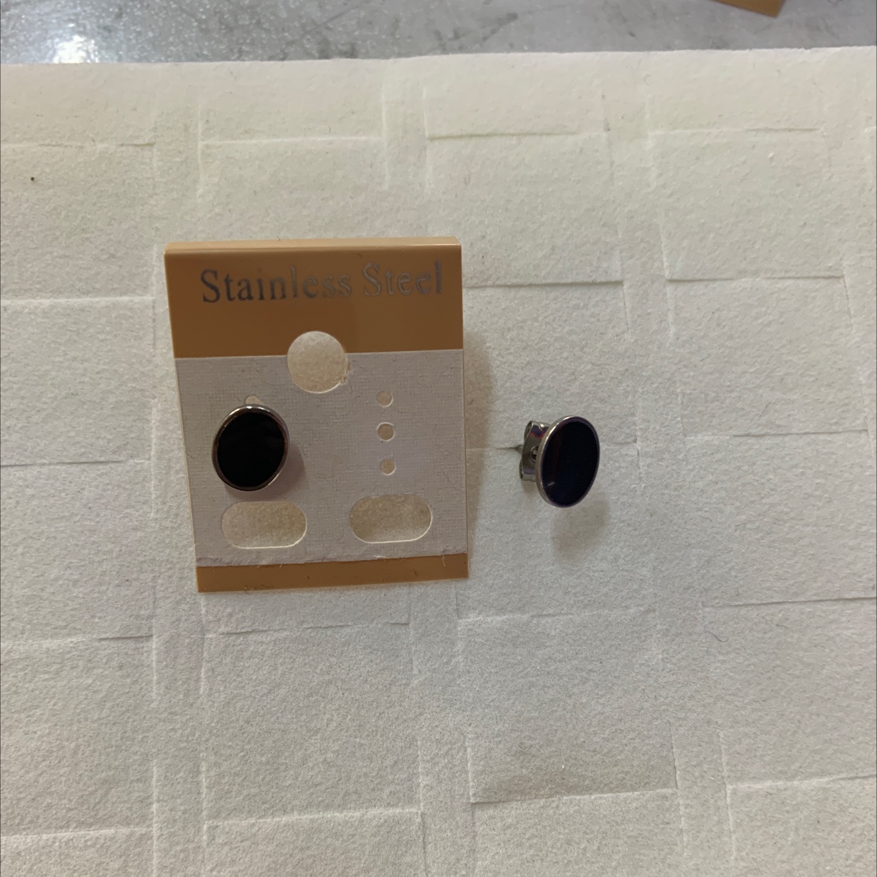 程洁不锈钢材质饰品批发零售款式时尚简洁精致大气上档次不绣钢耳钉详情图4