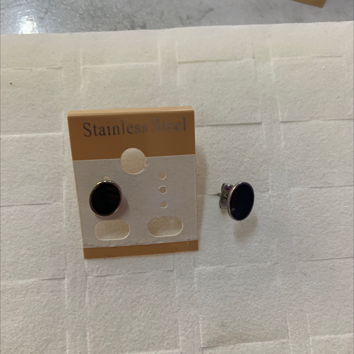 程洁不锈钢材质饰品批发零售款式时尚简洁精致大气上档次不绣钢耳钉详情图2