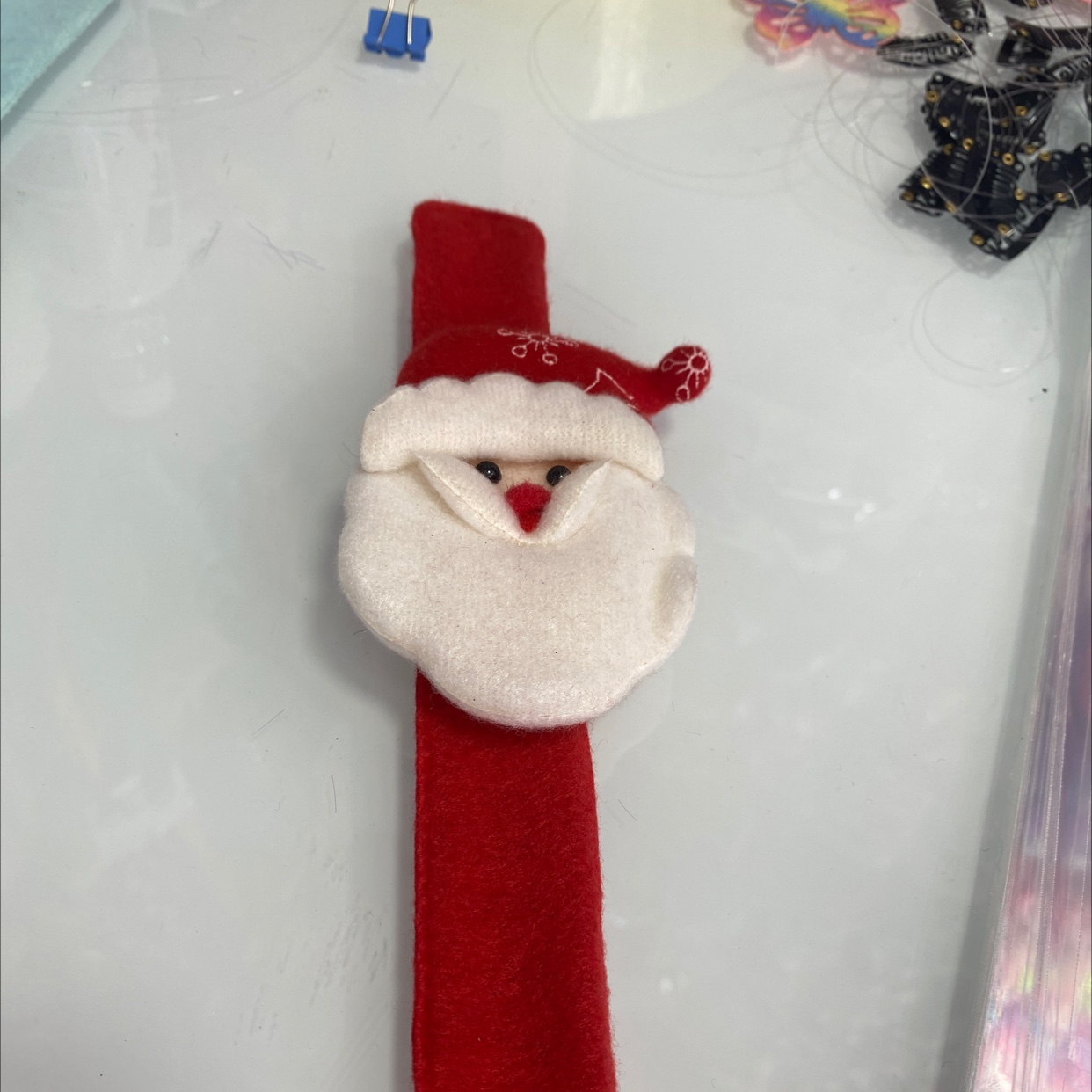 Christmas Eve gifts: Pop pop rings, children's pop pop rings, wristbands, plush pop pop rings, Christmas-style hair clips Application Scenario