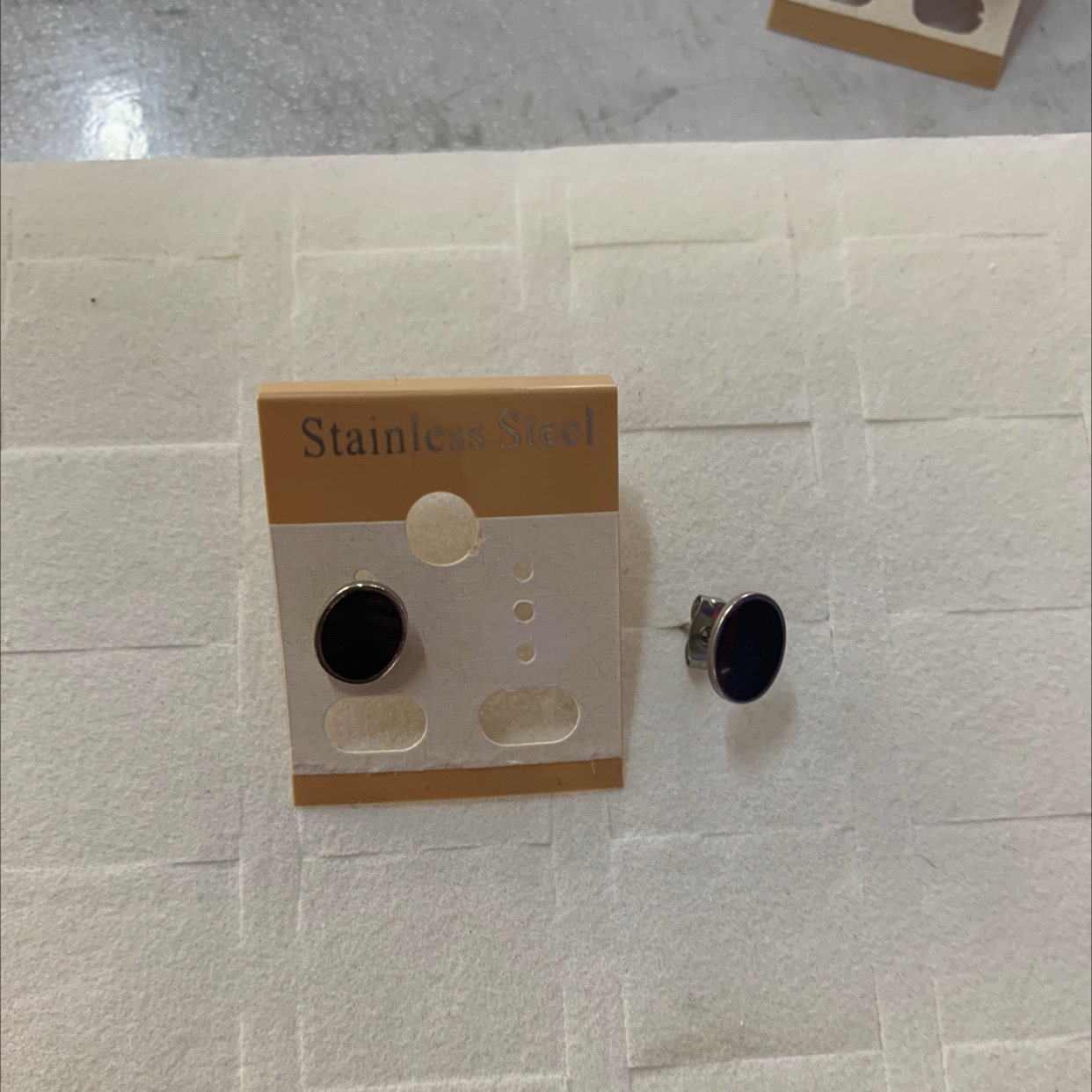 程洁不锈钢材质饰品批发零售款式时尚简洁精致大气上档次不绣钢耳钉详情图3