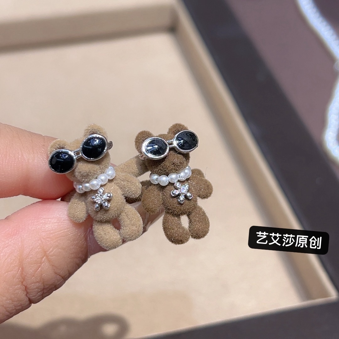 Korean-style plush cool little bear, cool and stylish Item Picture