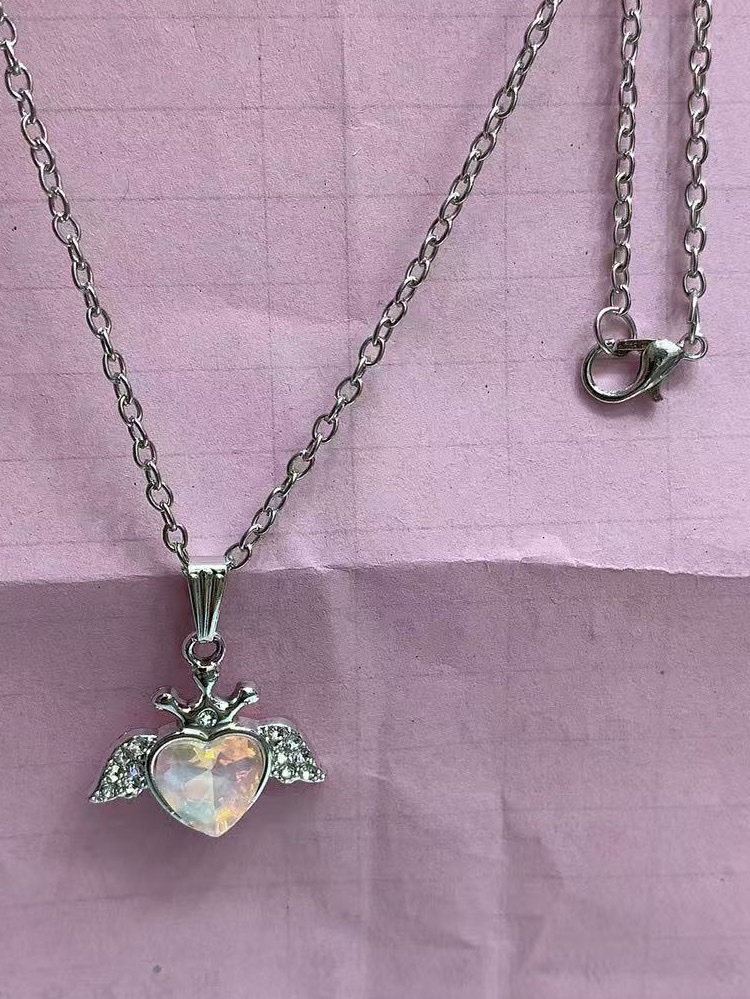 Angel Wings necklace, high-end custom jewelry, exquisite and elegant gemstone pendant, noble yet not expensive jewelry gift necklace, silver jewelry details Picture
