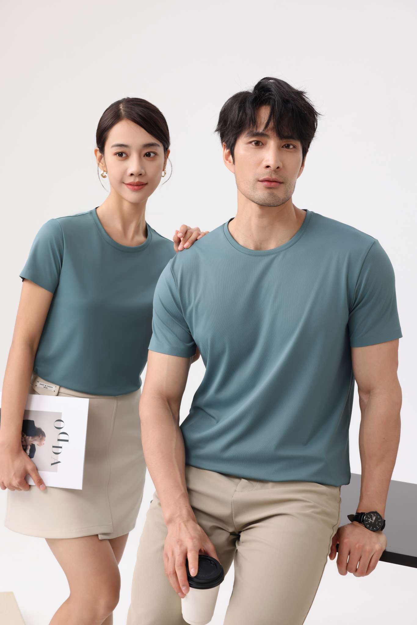 Cross-border high-quality 5A100 brocade ammonia seamless solid color round neck seamless, high-end quick-drying ice cool silk men's short-sleeved, high-end occasion men's casual wear, comfortable, breathable and fashionable new style Specification image