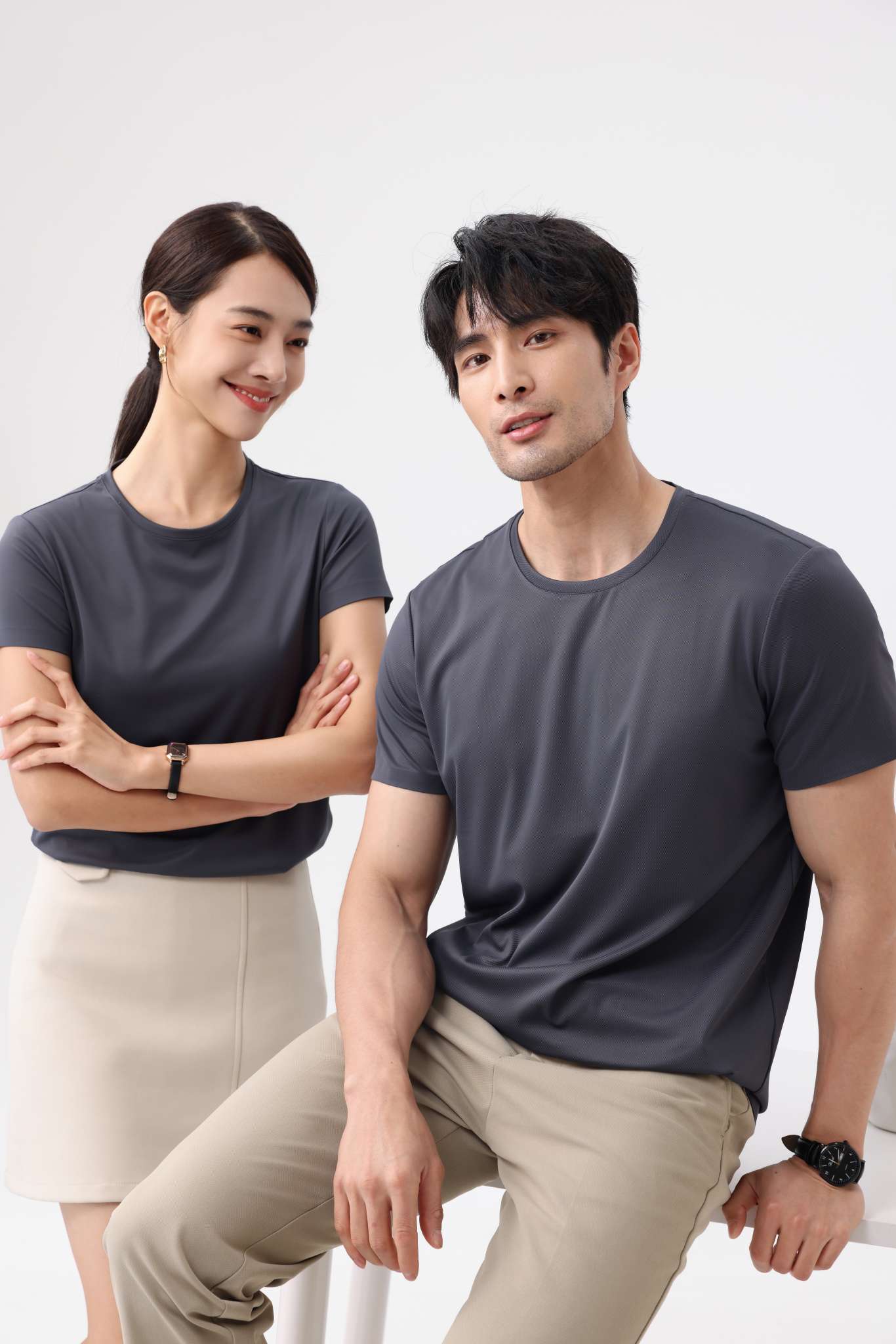 Cross-border high-quality 5A100 brocade ammonia seamless solid color round neck seamless, high-end quick-drying ice cool silk men's short-sleeved, high-end occasion men's casual wear, comfortable, breathable and fashionable new style detail image 19