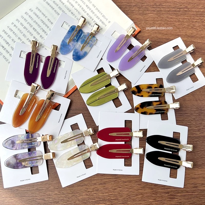 This is a special hair accessory for children. It comes with a hair bun, a nylon hair band and a hair accessory. The integrated design makes it easy to create a sweet hairstyle