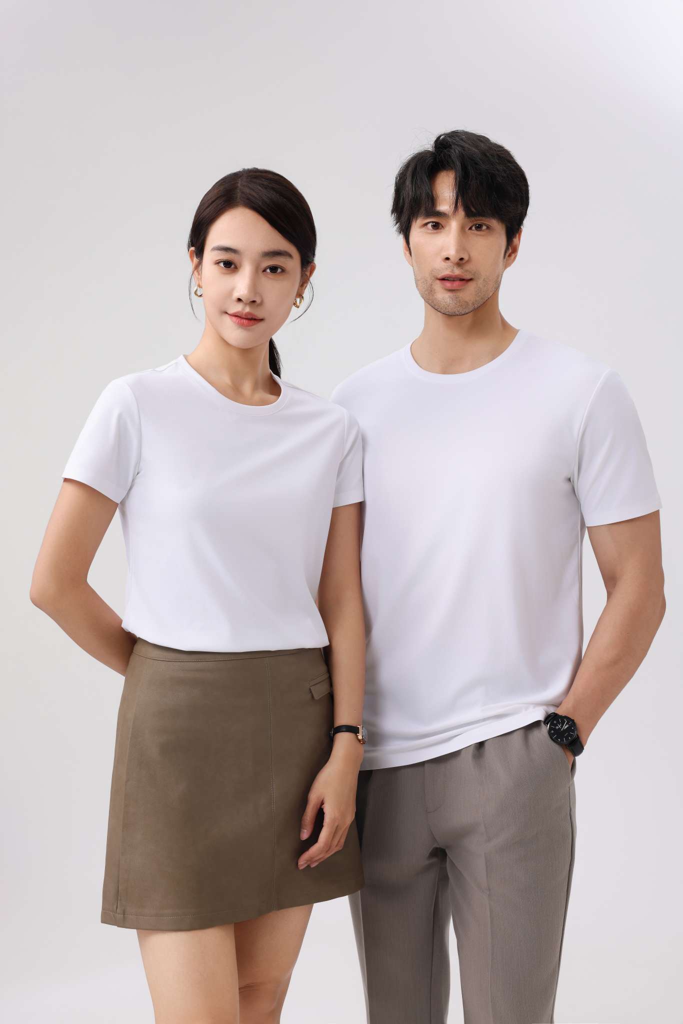 Cross-border high-quality 5A100 brocade ammonia seamless solid color round neck seamless, high-end quick-drying ice cool silk men's short-sleeved, high-end occasion men's casual wear, comfortable, breathable and fashionable new style Item Picture