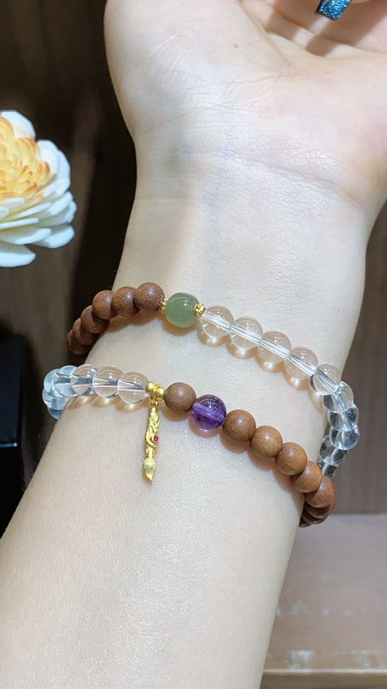 白水晶+芭比檀｜可盐可咸，被问爆的宝藏手串
白水晶，外观清澈、透明，给人宁静的感觉，产品图