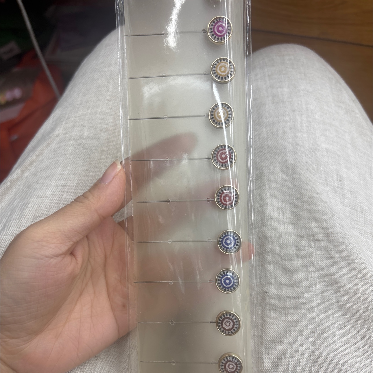 跨境新款塑料彩色安全别针盖头针脖夹丝巾夹围巾扣防走光别针小板